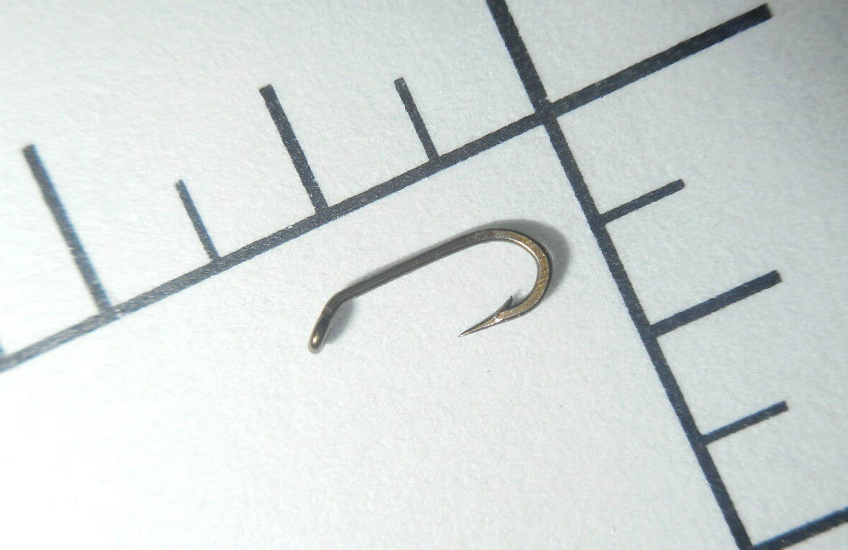 100 MUSTAD #19 TINY FLY TYING HOOKS FORGED REVERSED BRONZED TD TAPERED EYE 7958
