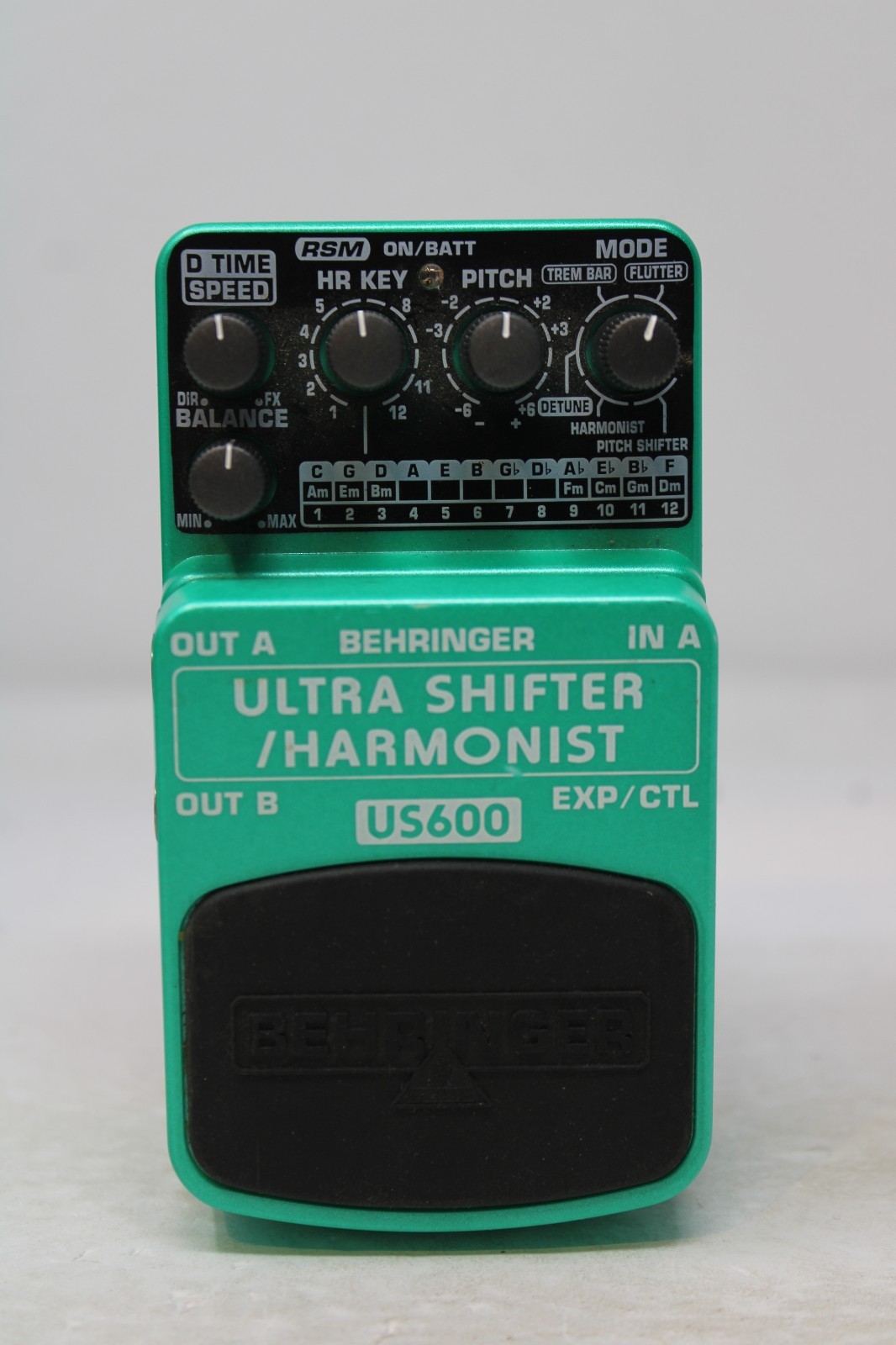 Behringer US600 Ultra Shifter/Harmonist guitar effects pedal