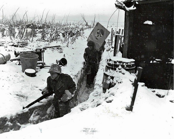U.S. Soldiers in a trench, Battle of the Bulge 8x10 WWII WW2 Photo 799a