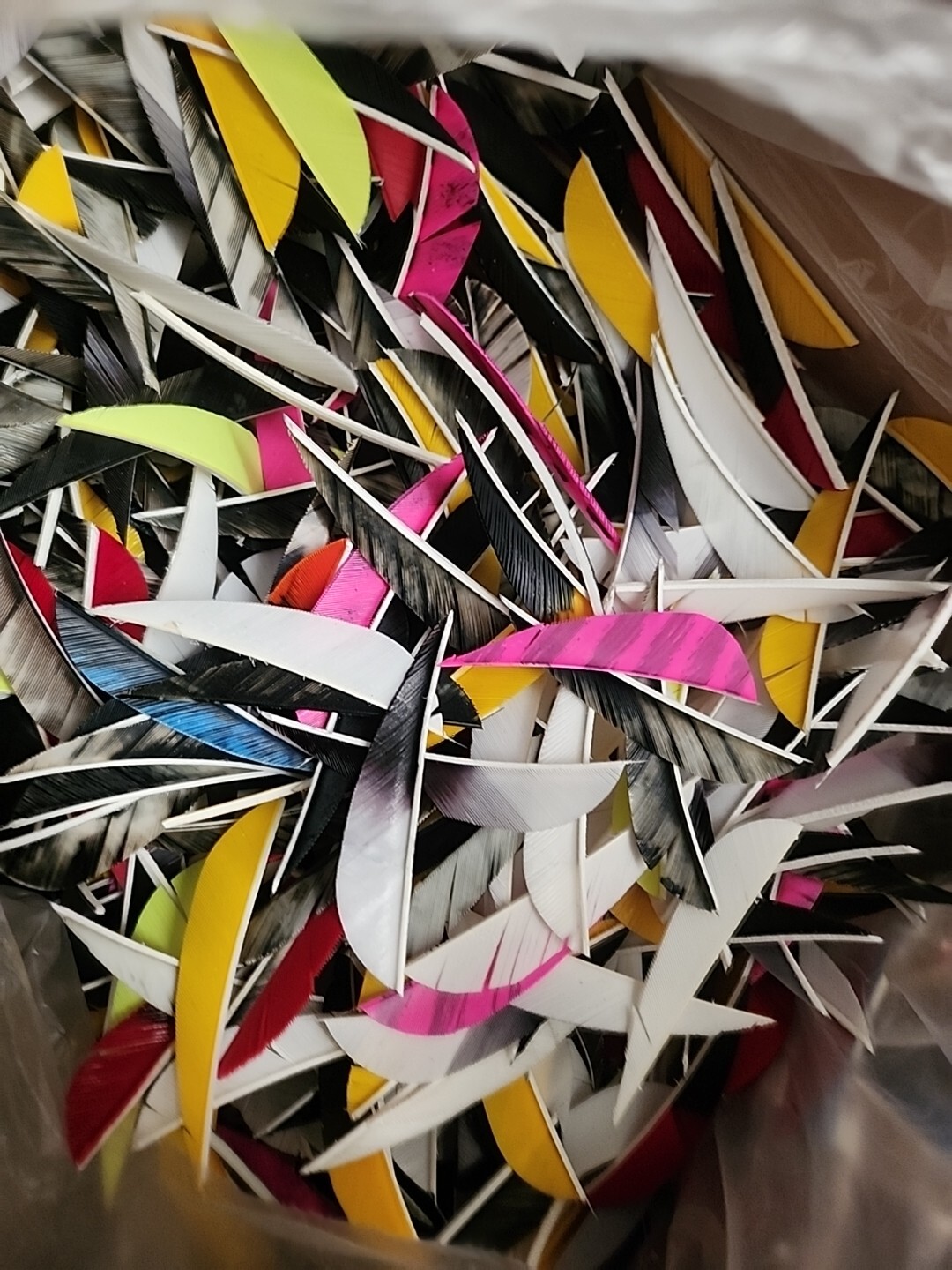 Archery Feathers - Assortment Pk. 1/2 Lb Bulk,  1k+ Pcs