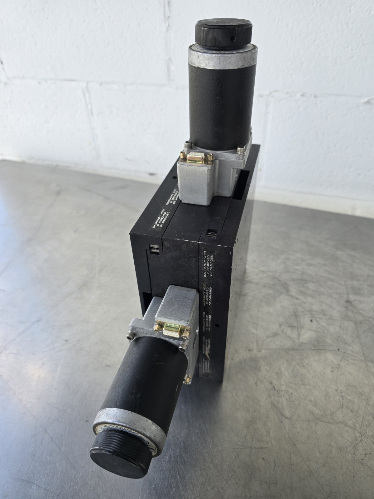 NEW ENGLAND TECHNOLOGIES I2 LINEAR STAGE POSITIONER AS-IS