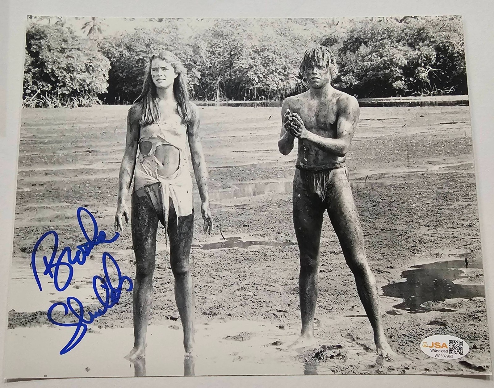 Brooke Shields Authentic Signed In-Person 8x10 Color Photo with JSA COA