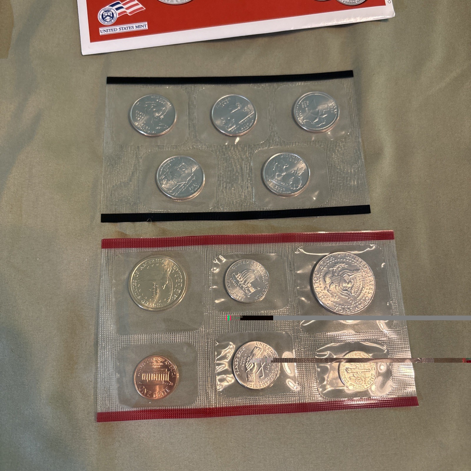 US Mint Denver & Philadelphia 2004 Uncirculated Coin Sets