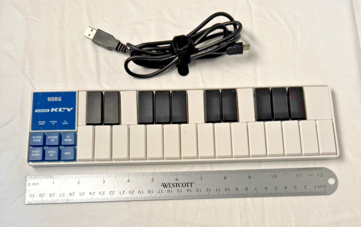 Korg nanoKEY MIDI Keyboard Controller 25-Key Octave Pitch Modulation Digital
