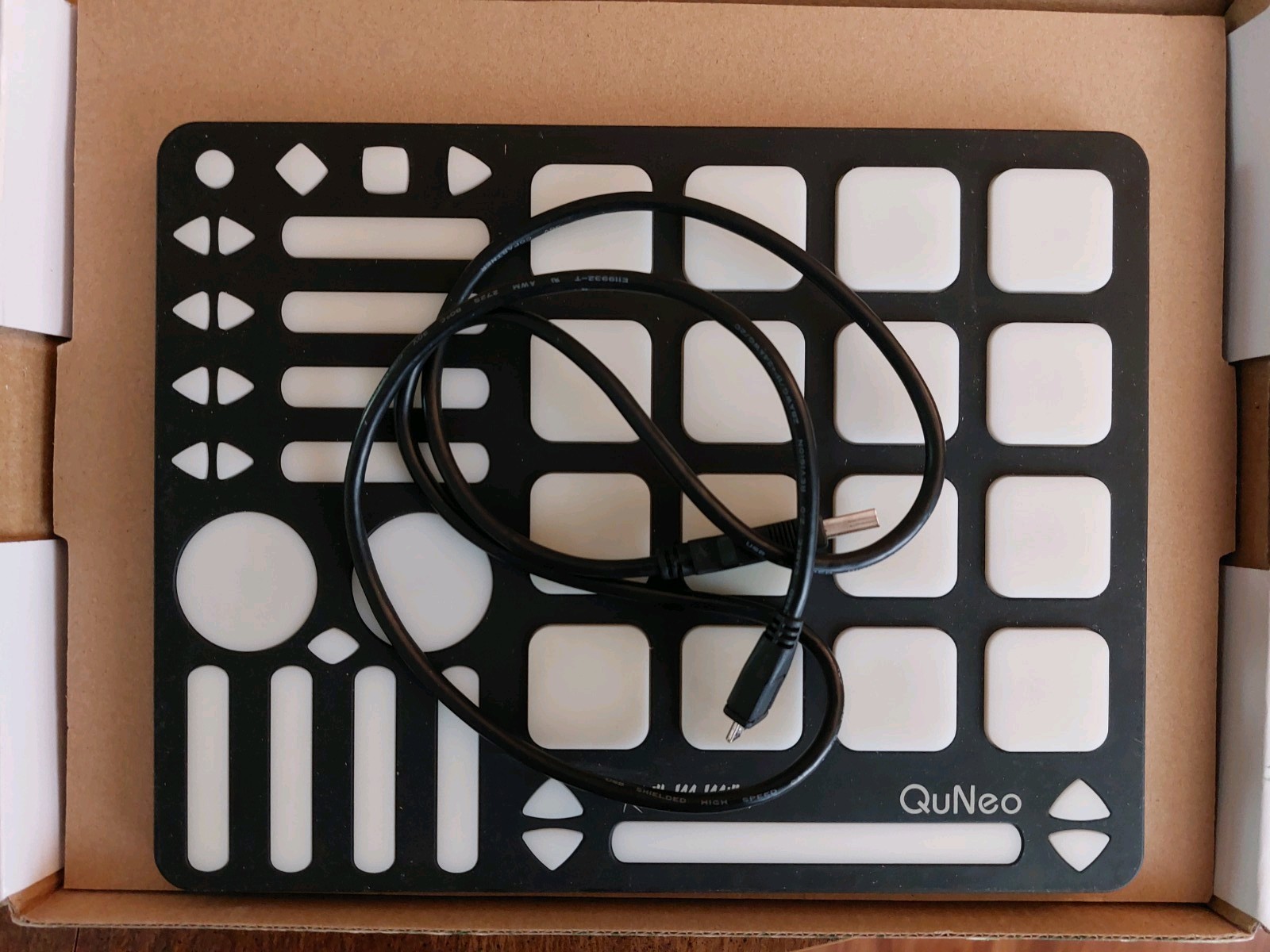 Keith McMillen QuNeo 3D USB MIDI Controller with USB Cable
