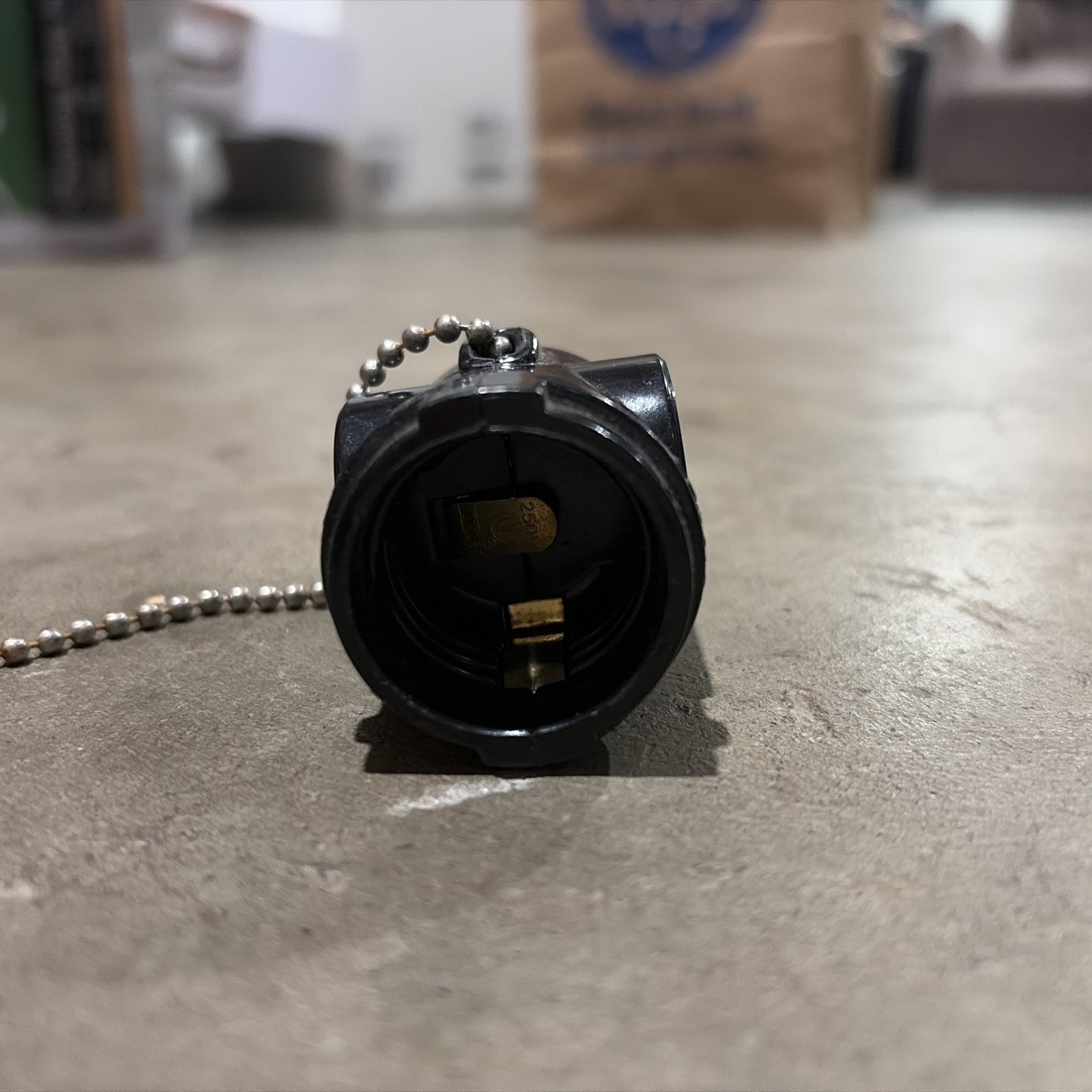 (1)-Leviton Black 125V Pull Chain Electrical Light Socket Adapter 007-1406