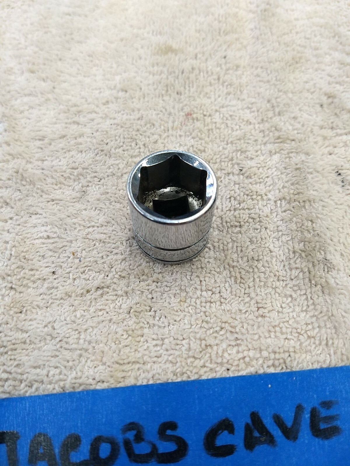 Husky USA 22022 11/16" 6pt 3/8dr Std Socket