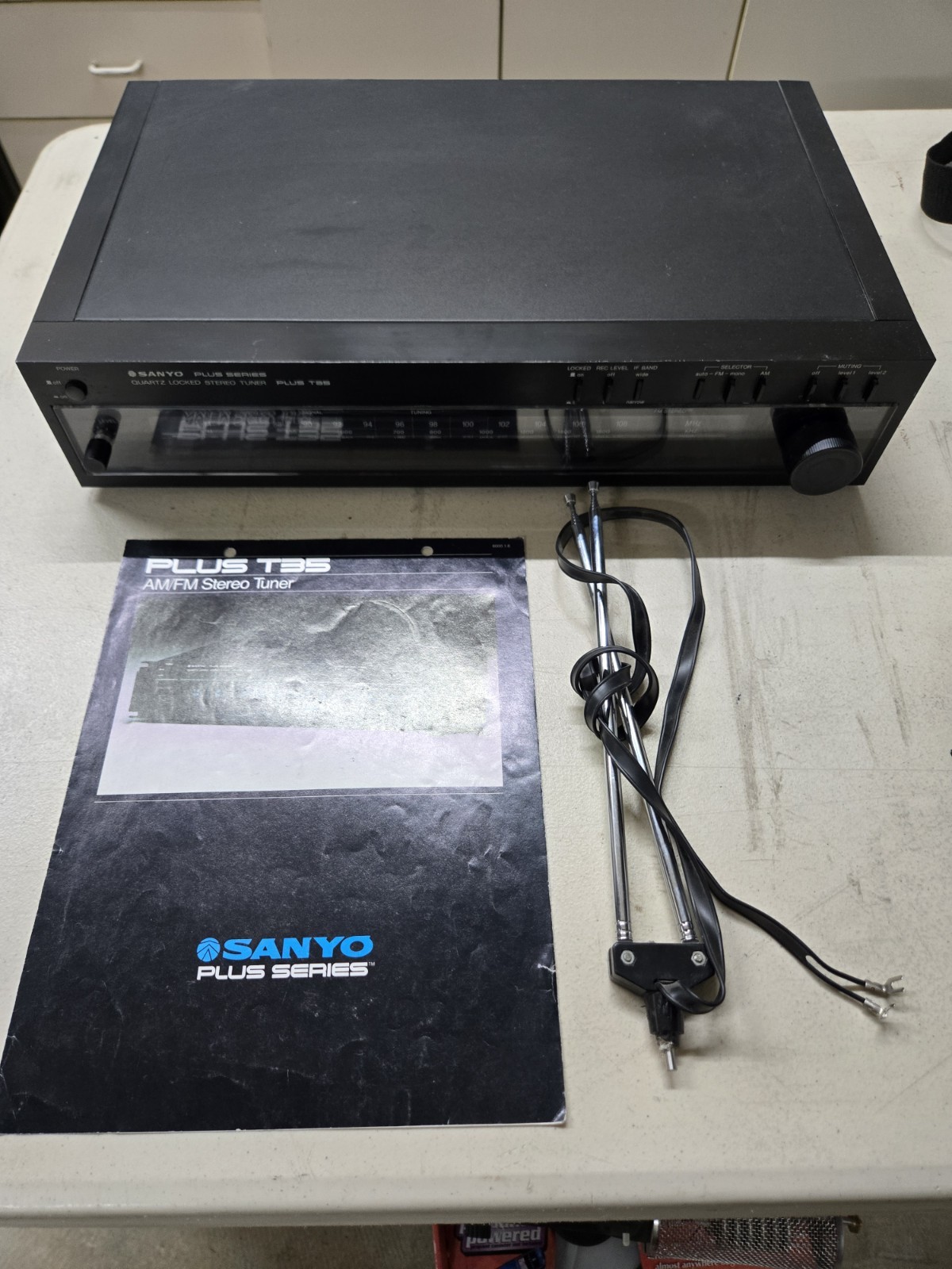 Vintage Sanyo Plus Series Quartz Locked AM/FM Stereo Tuner Model Plus T35 Japan