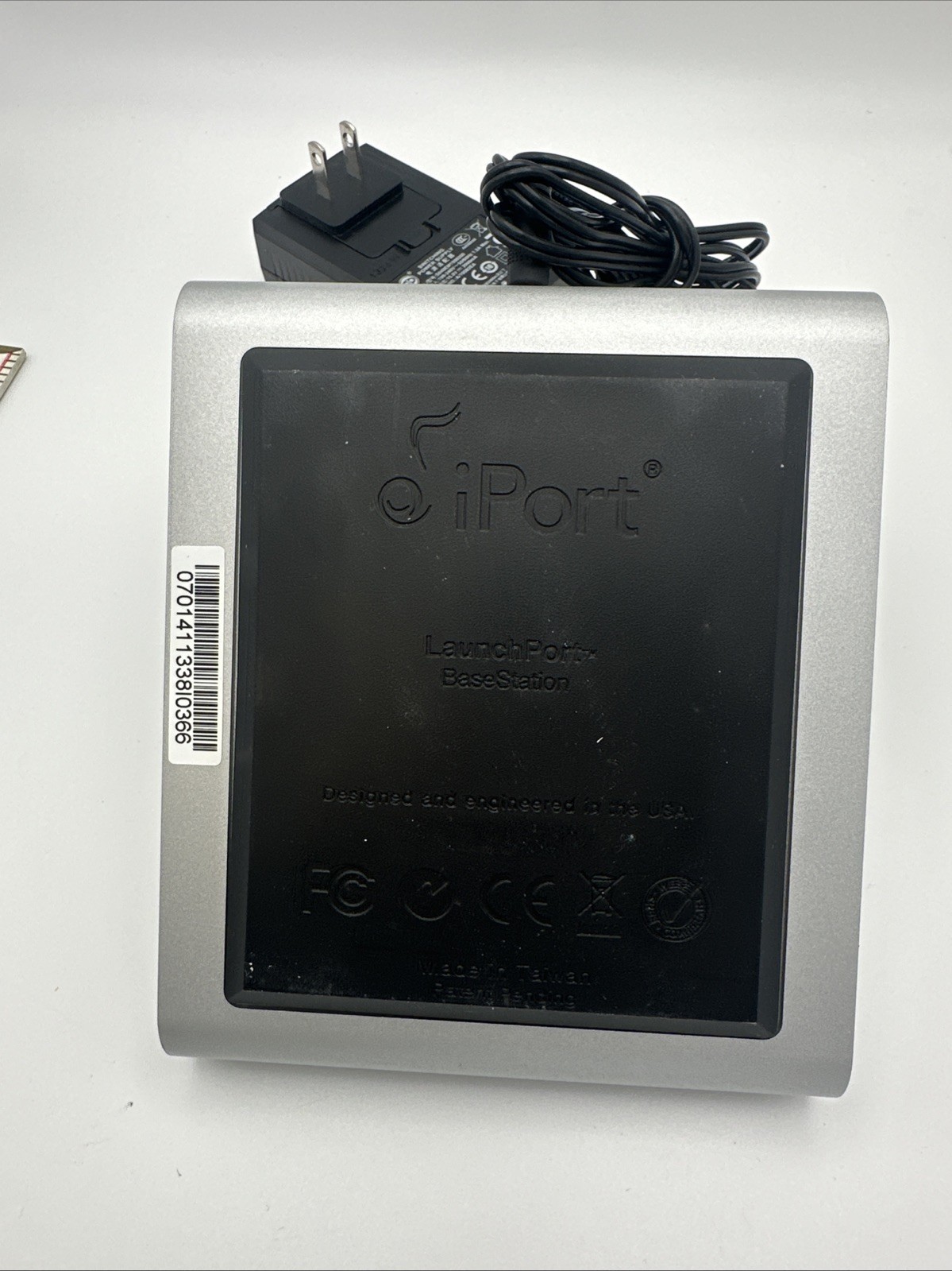 IPORT LAUNCHPORT BASE STATION Silver BASESTATION - With Power Supply