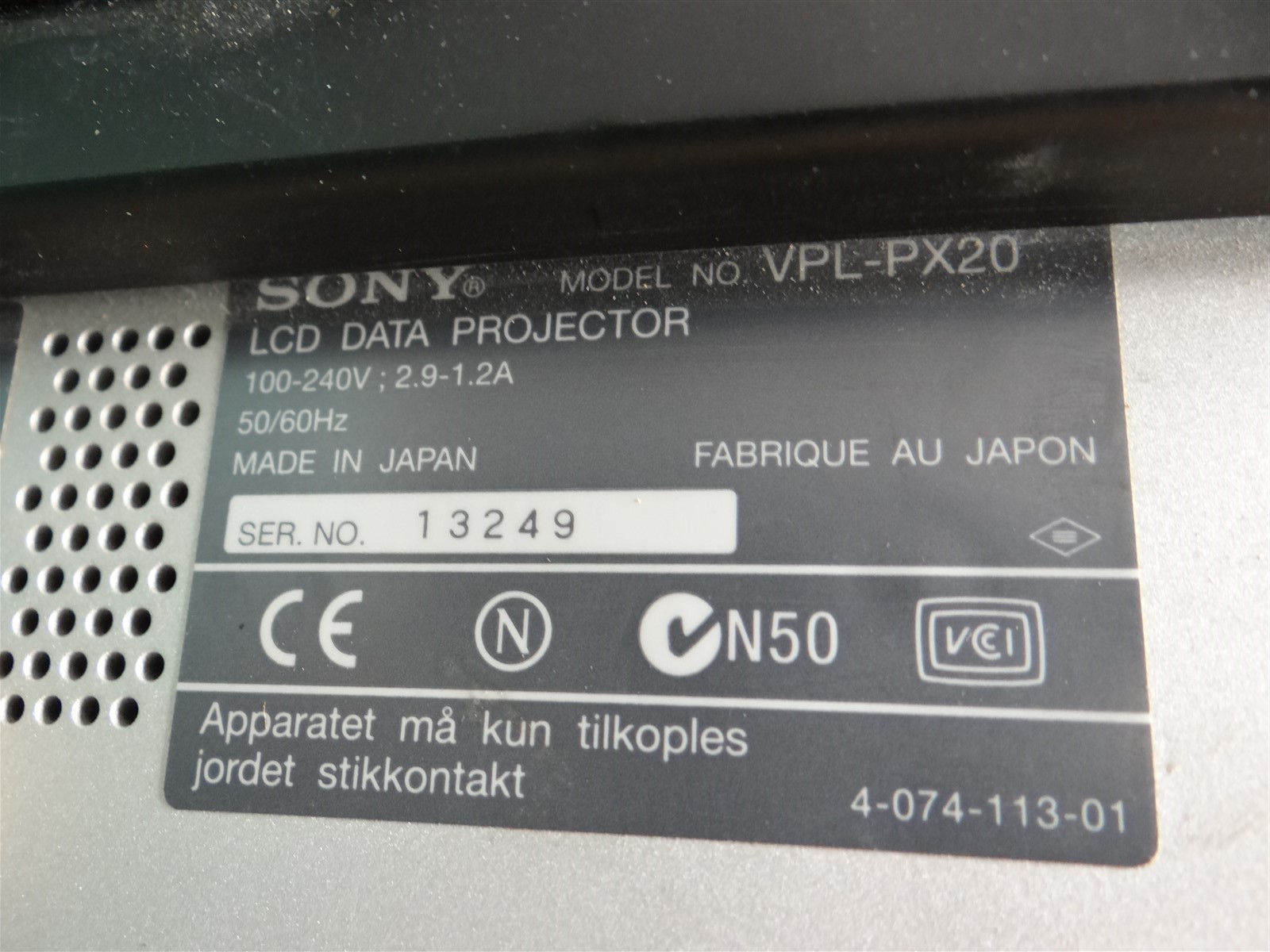 Sony LCD Data Projector Model VPL-PX20 100-240V 2.9-1.2A