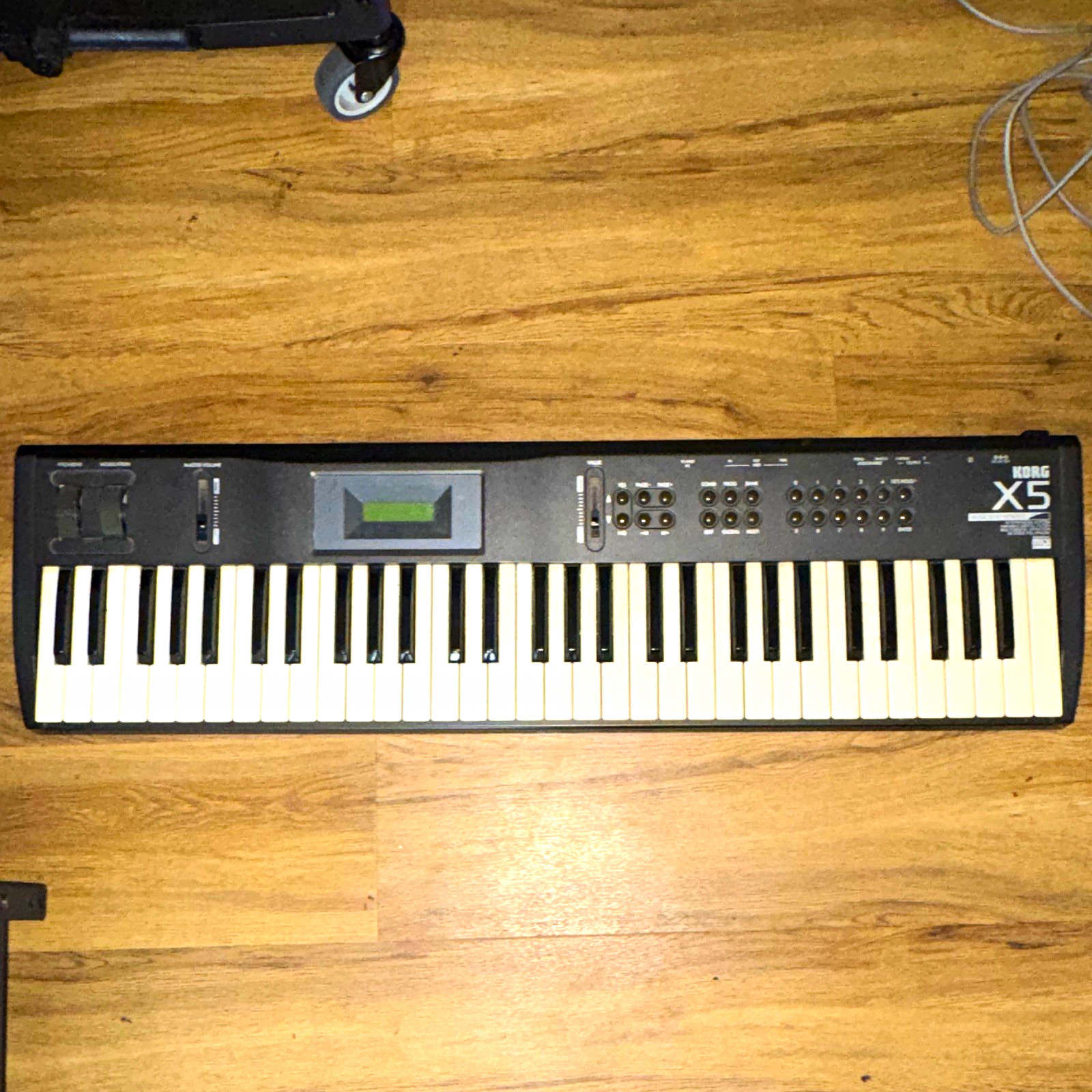 Korg X5 61-Key Digital Keyboard Synthesizer w/ Pitch & Modulation Wheels