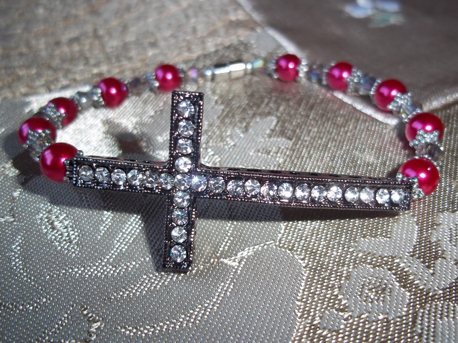 7 1/2 in PINK Pearl & GREY Crystal Bead Cross MAGNETIC Clasp Bracelet  L-11