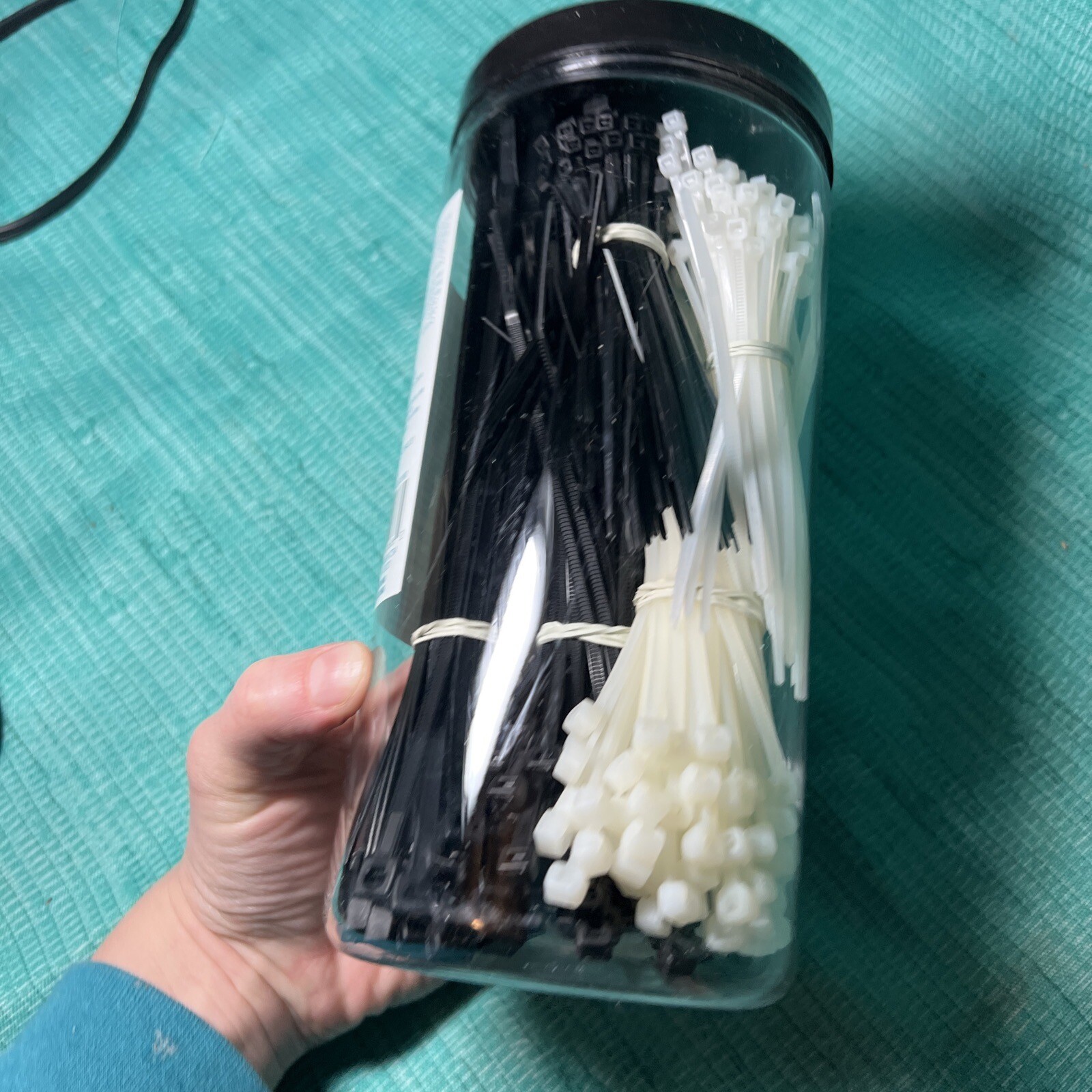 Utilitech Assorted Cable Zip Ties 500 count 4”6” 8” Indoor Outdour UV Protect V3