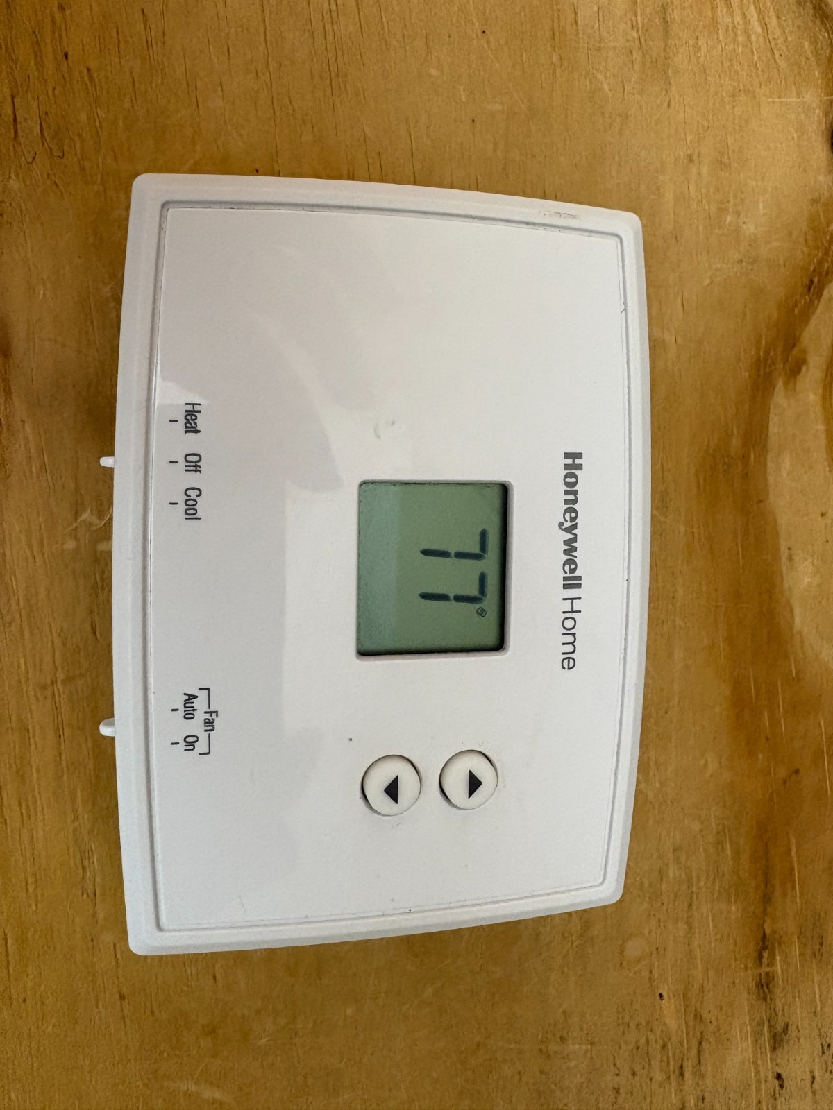 Used Honeywell RTH111B1024 Digital Non-Programmable Thermostat