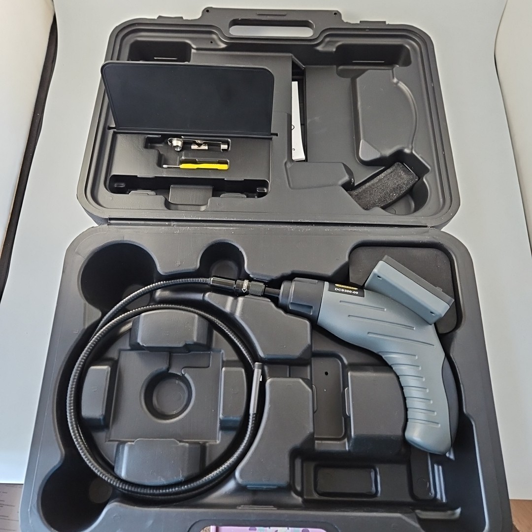 General - Camera Borescope 3.5 In. Screen & 9mm Probe DCS300-09