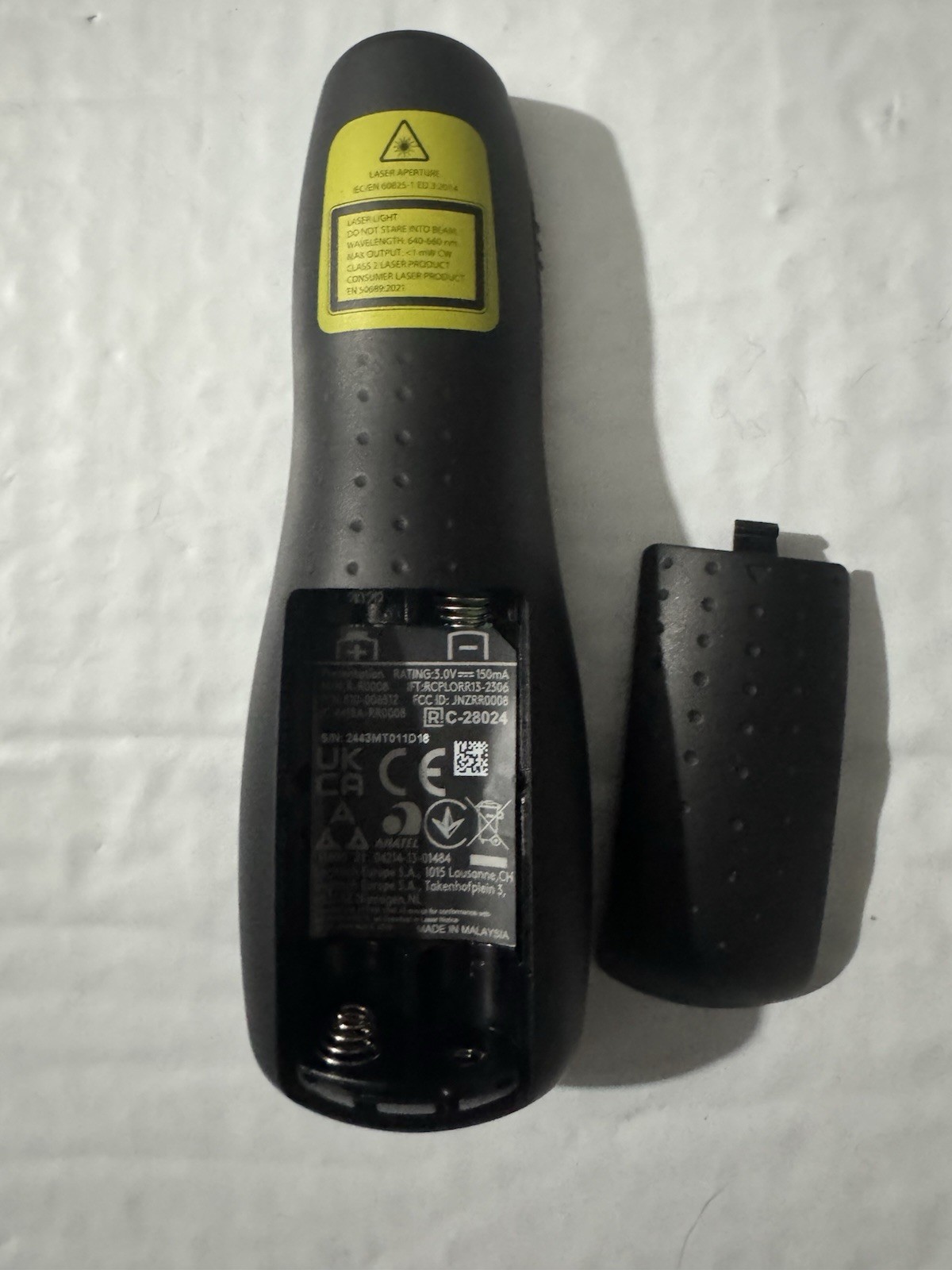 Logitech R400 Wireless Laser Pointer Presentation Remote with USB & Case Black