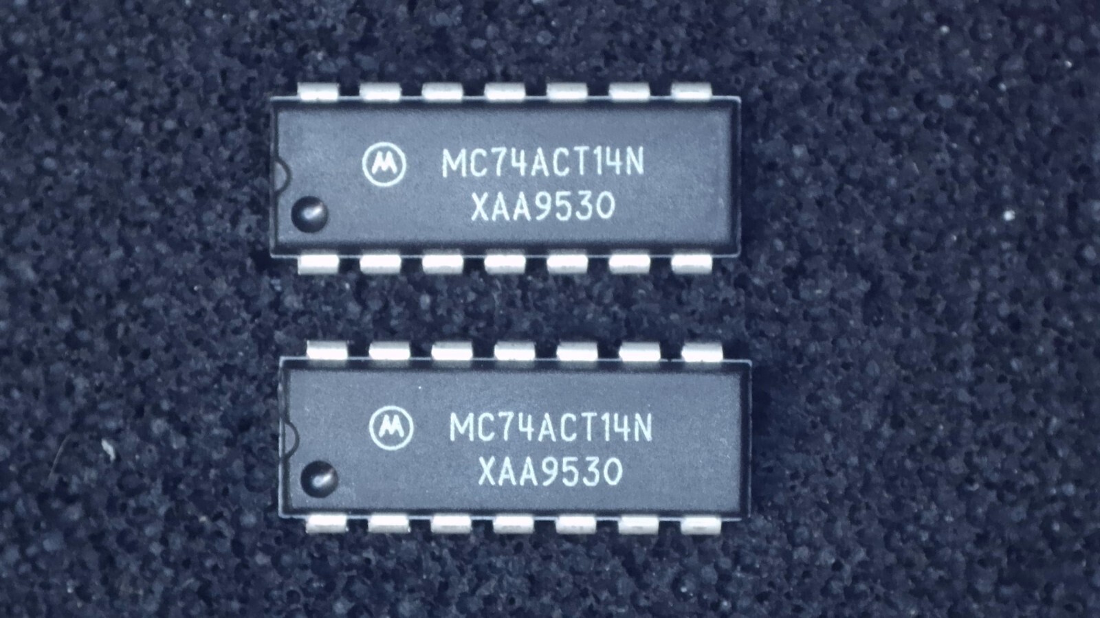 Quantity 2 - Motorola MC74ACT14N Schmitt Trigger Hex Inverter DIP14 - New