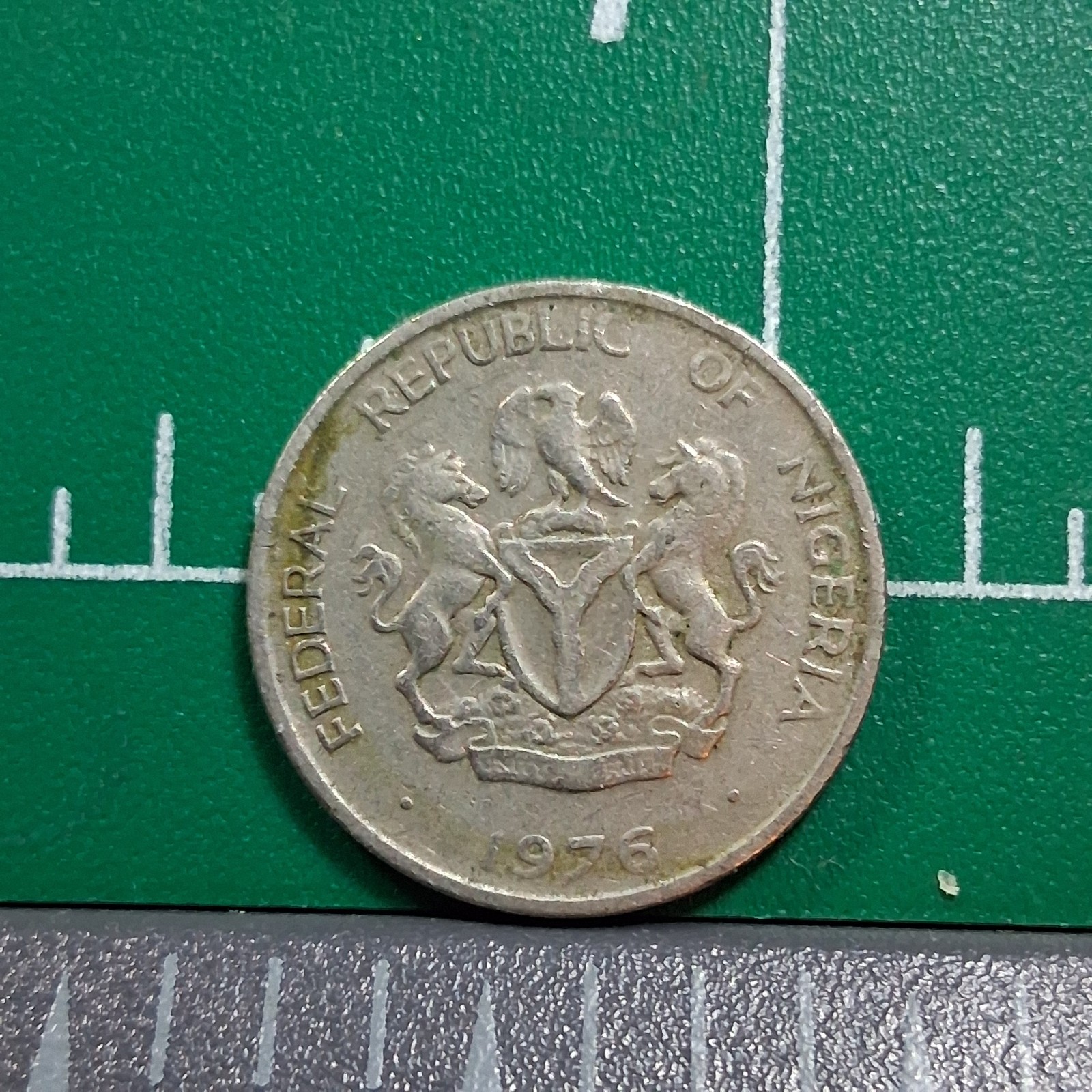 1976 Nigeria National Coat of Arms / Cocoa Beans 5 Kobo Currency Coin