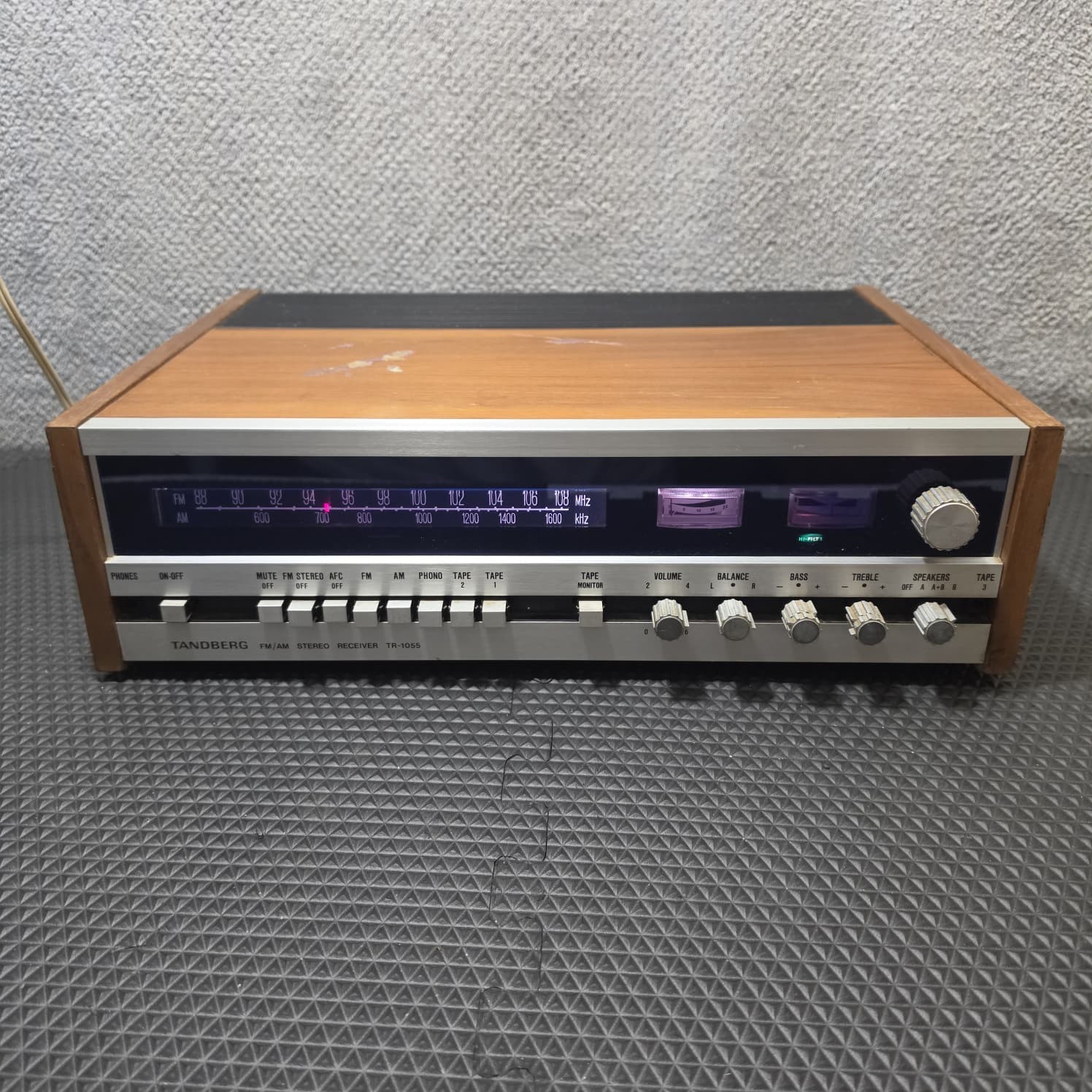 Tandberg TR-1055 Stereo Receiver AM FM Vintage Tested Working