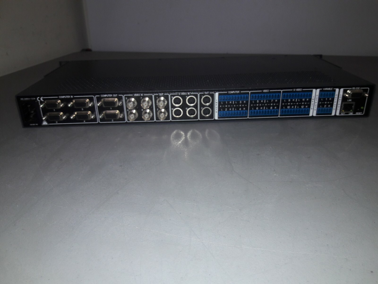 Extron MPX 423 A Media Presentation Matrix Switcher