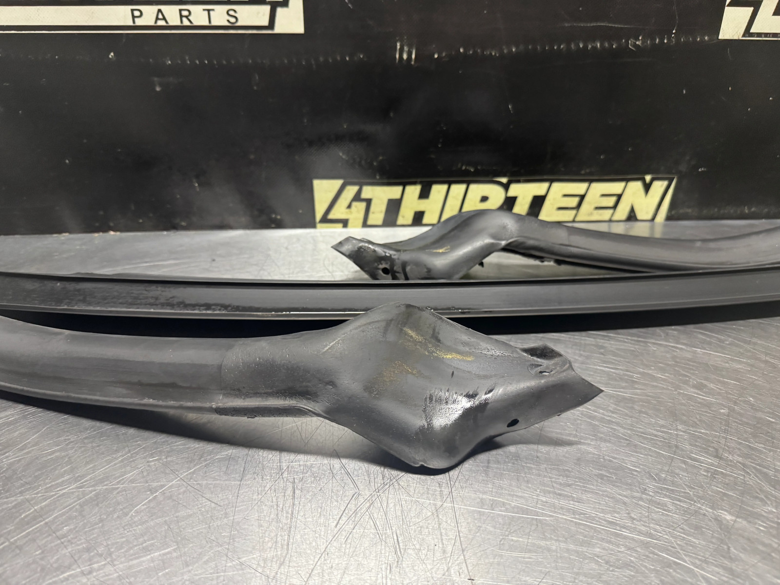 97-04 CORVETTE C5 FRONT WINDSHIELD SEAL / WEATHERSTRIPPING OEM #N541