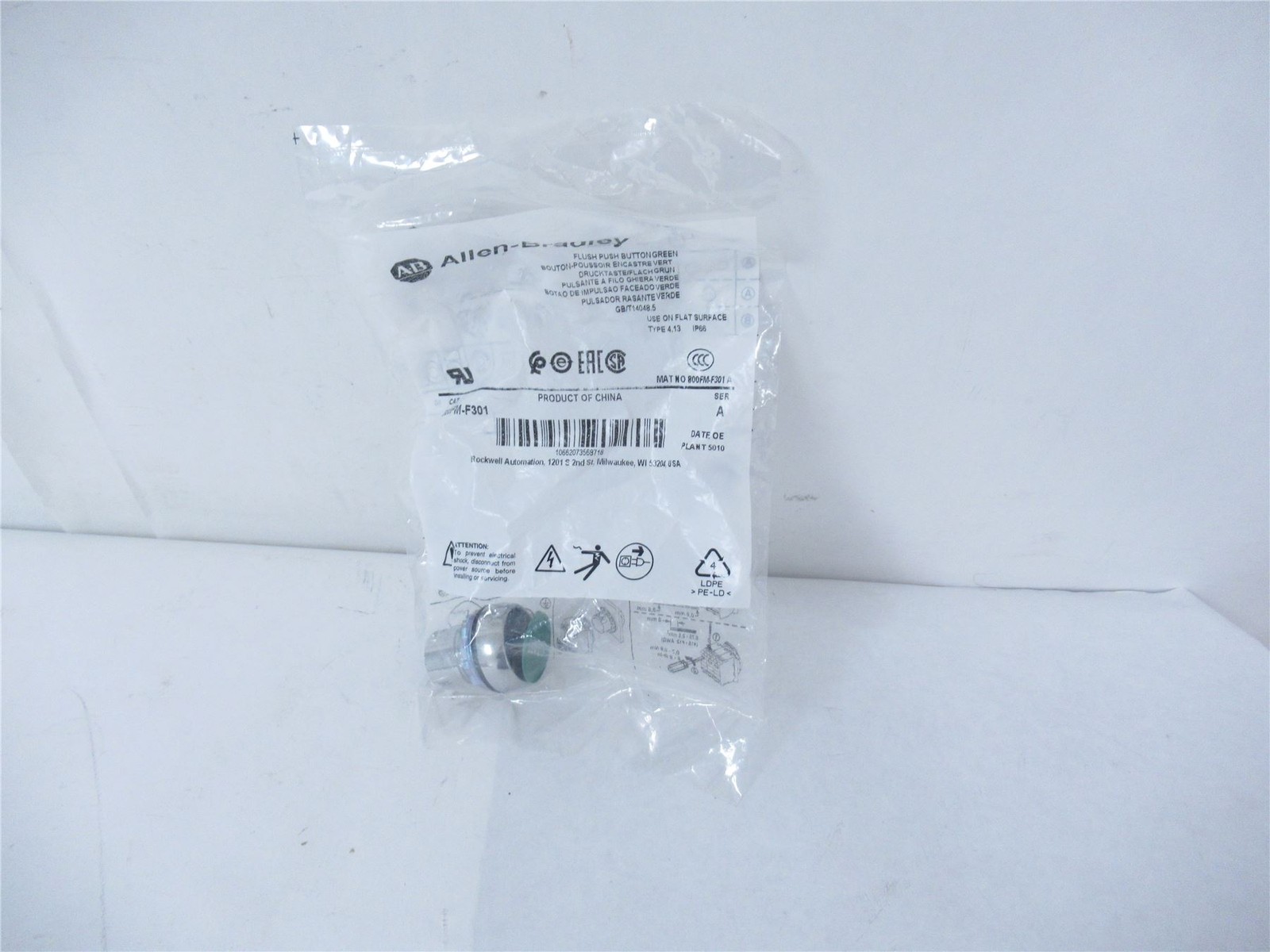 244736 New-No Box; Allen-Bradley 800FM-F301 Pushbutton Momentary 22mm Green
