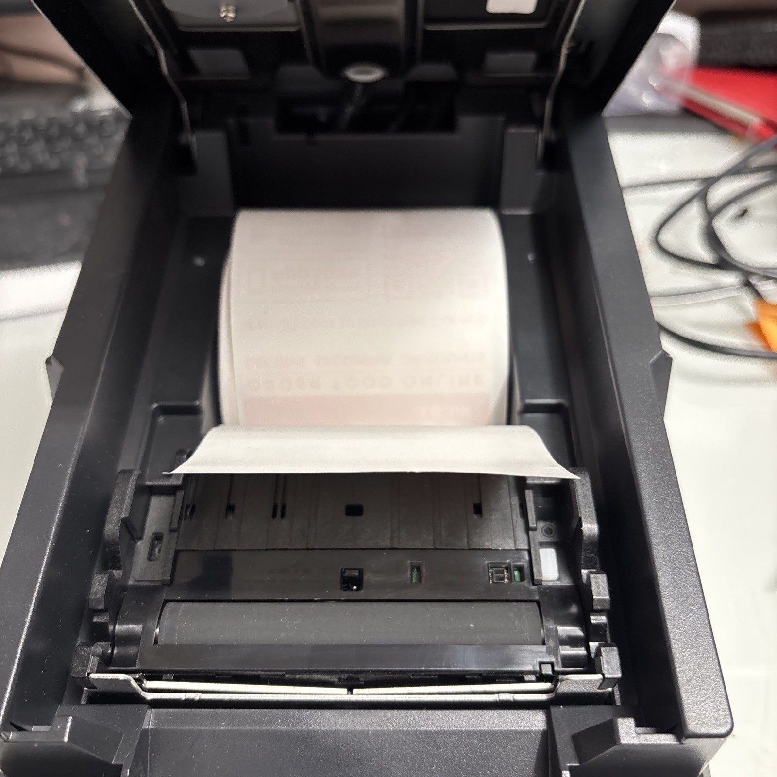 V8 POS System V-8 touch-screen 80mm thermal prints