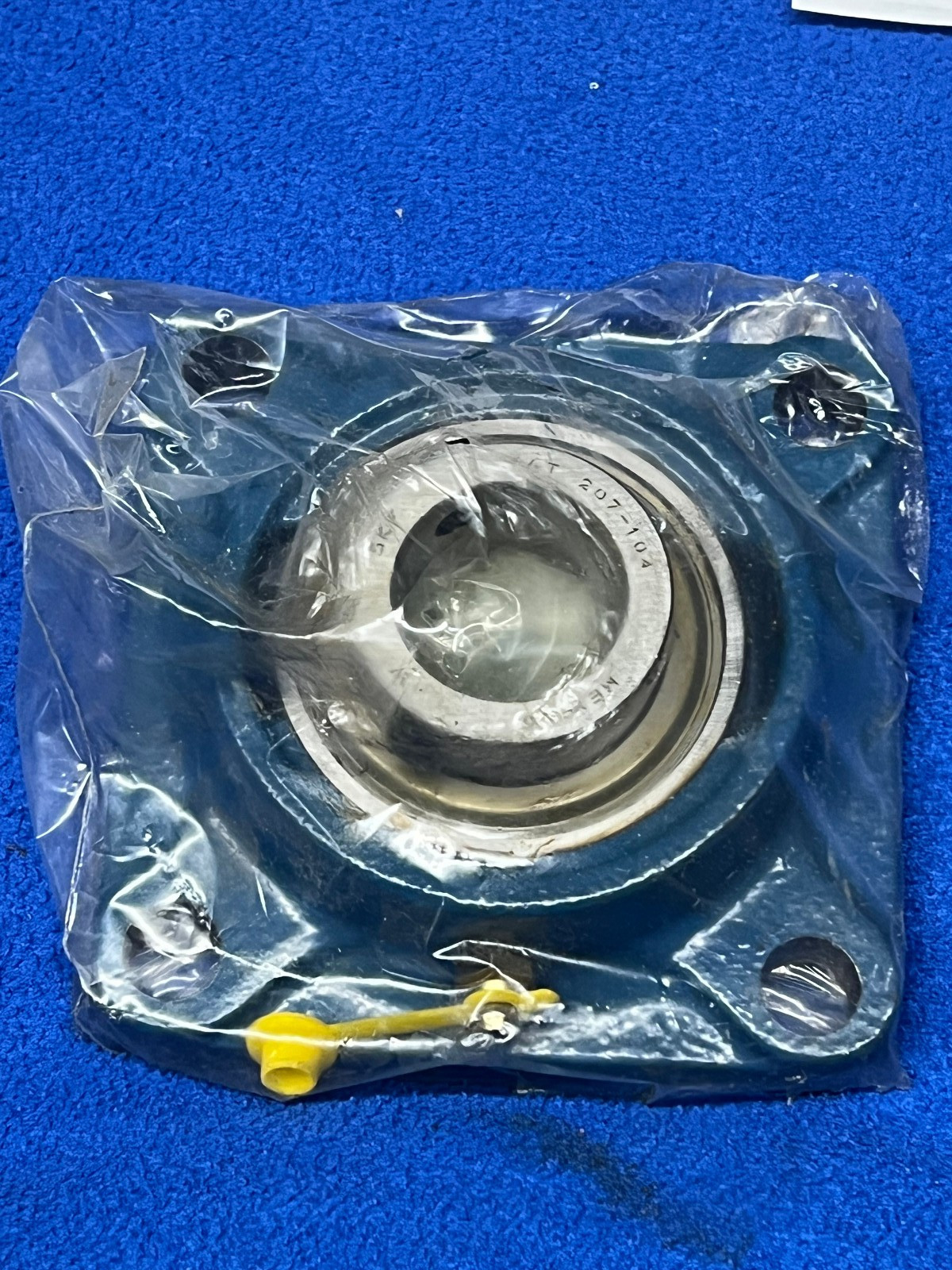 Bolt Flange Bearing NEW SKF FY 1 1/4 RM                  R-446