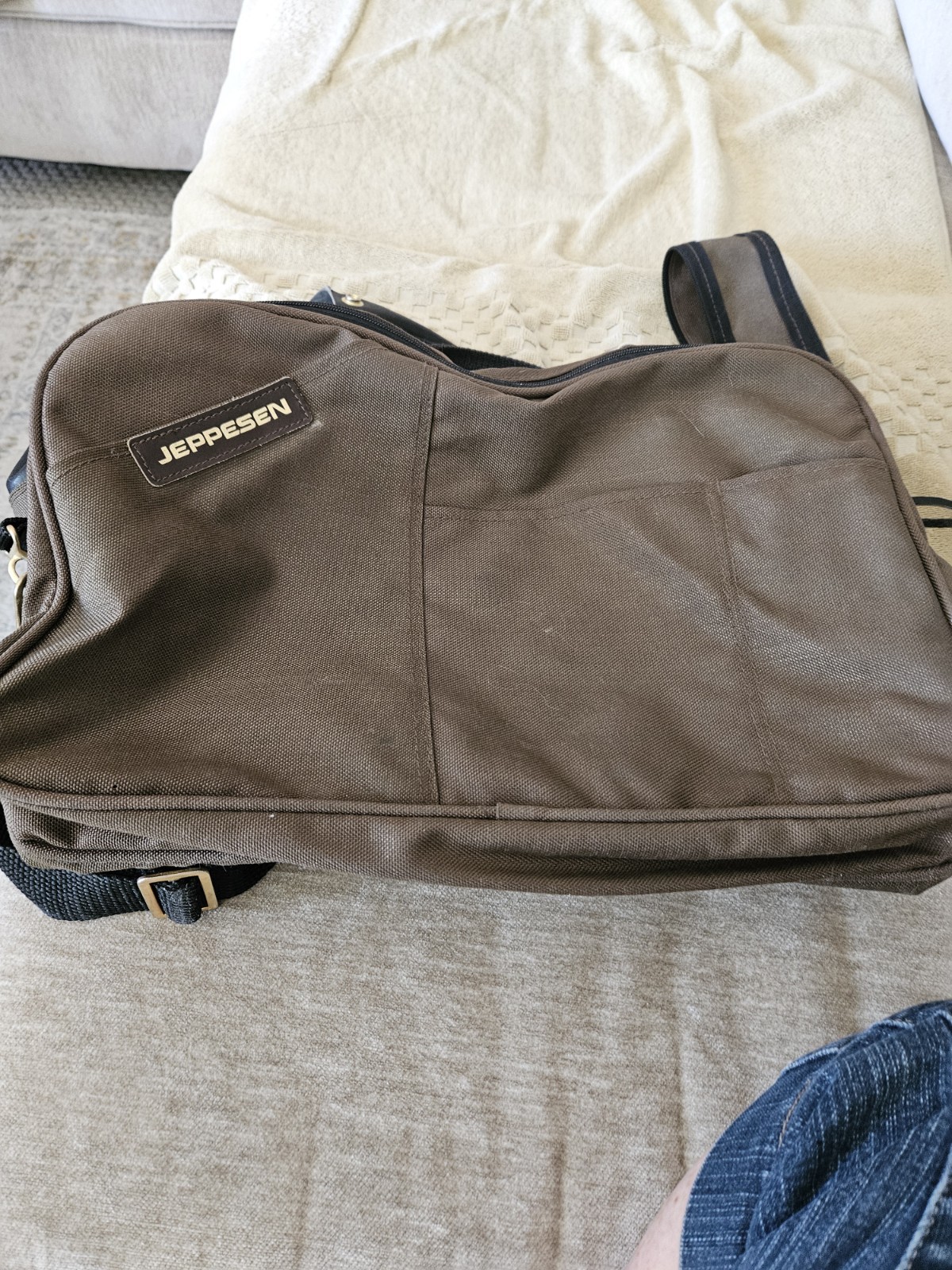 Vtg Jeppesen Flight Bag Brown 11"H 9" W 16"L  heavy Fabric. Shoulder Strap