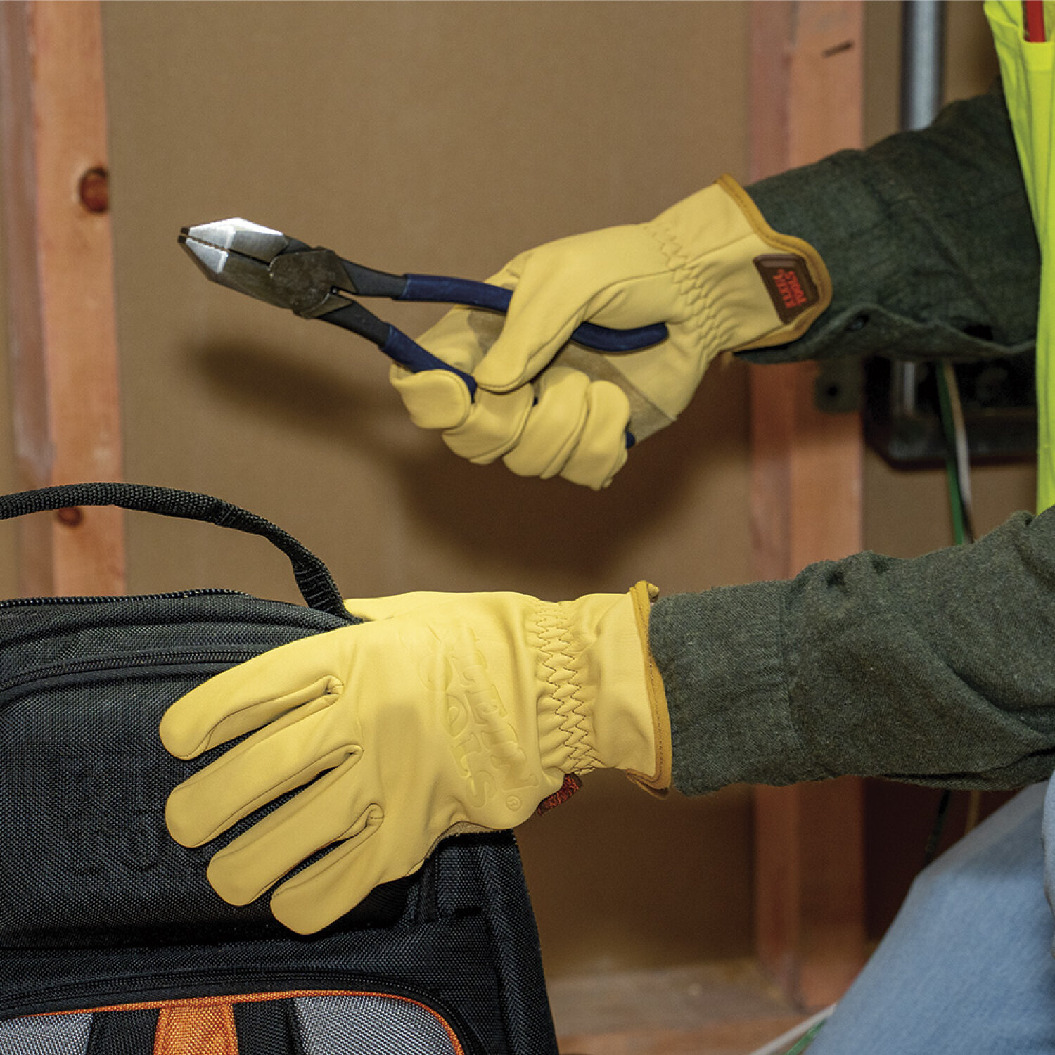 Klein Tools 60604 Cowhide Leather Gloves, Large