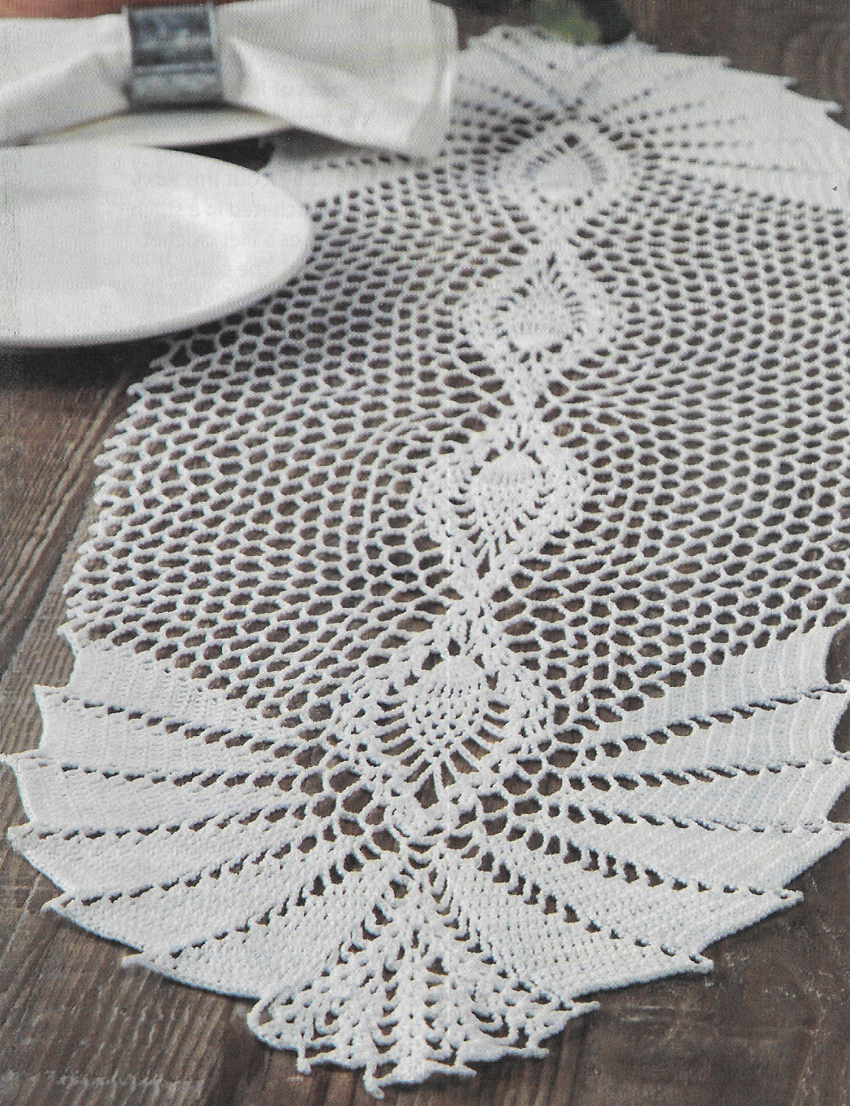 Pineapple Swirl Runner crochet pattern instructions