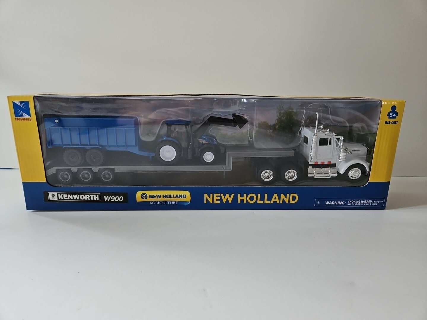 NewRay New Holland Agriculture White Kenworth W900 With Tractor and Trailer