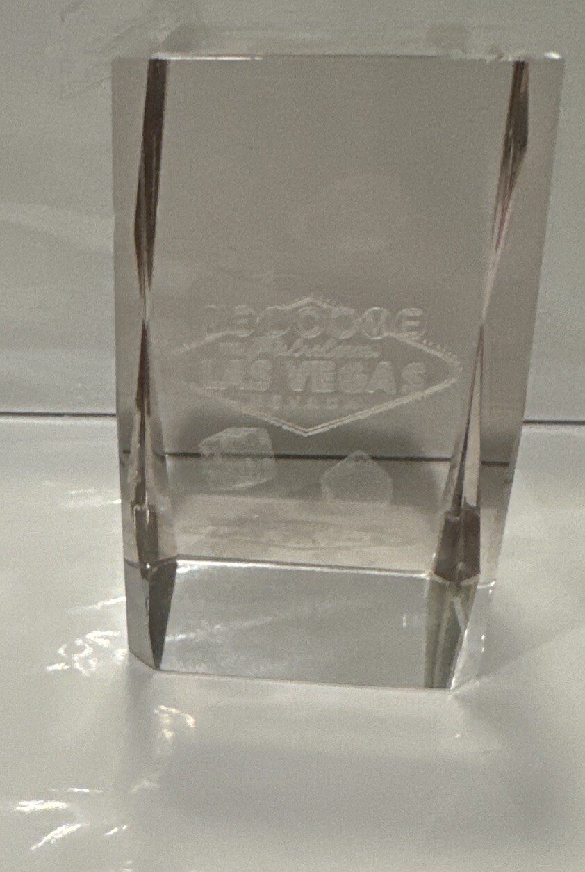 3D ETCHED GLASS PAPERWEIGHT - WELCOME TO FABULOUS LAS VEGAS 3" TALL - EUC