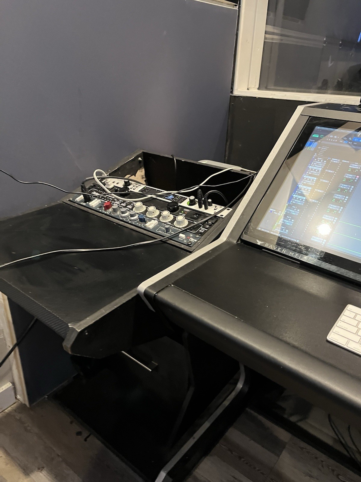Steven Slate Raven Desk With Touchscreen Monitors Two