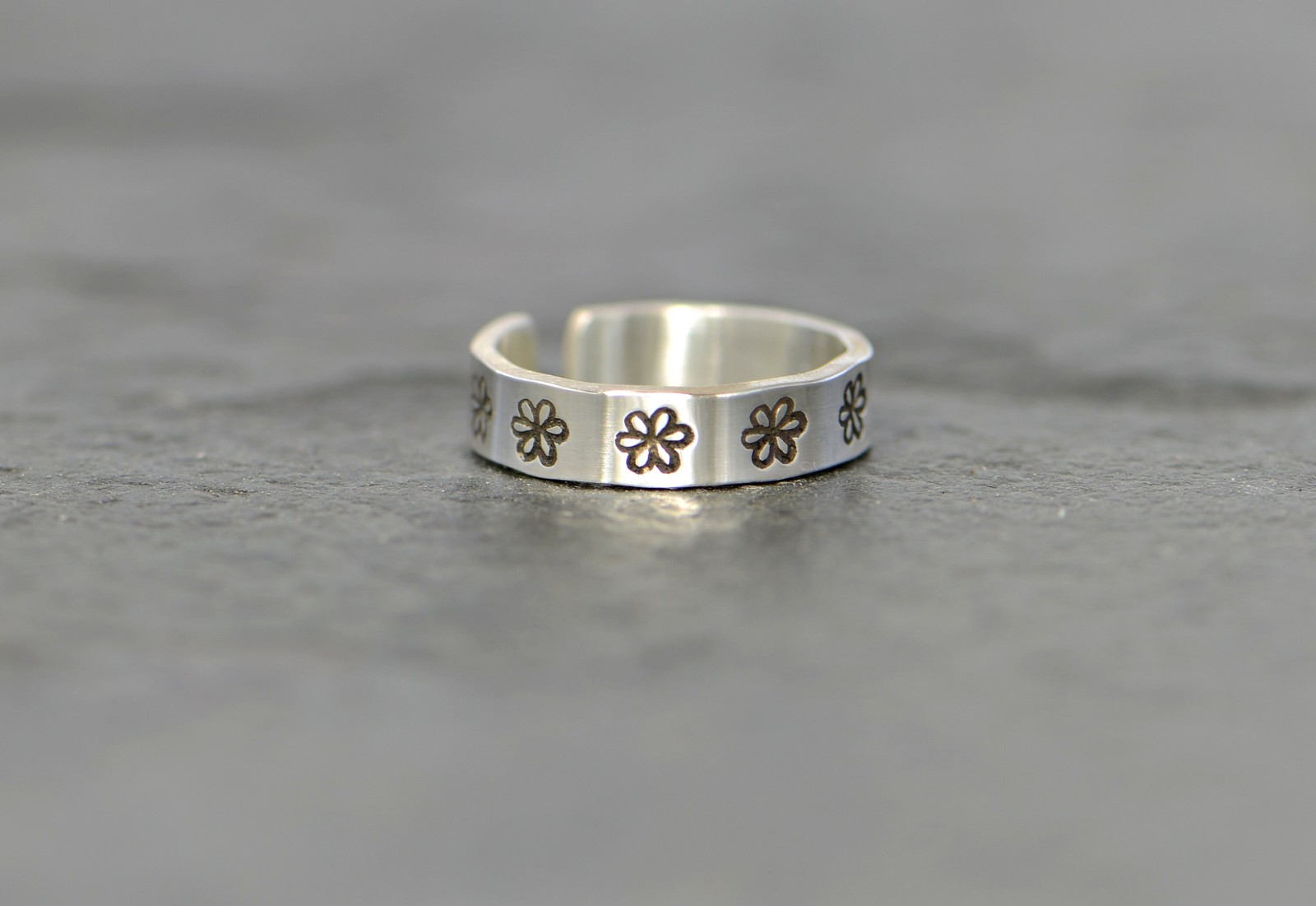 Dainty sterling silver daisy flower toe ring - handmade and hand stamped toe