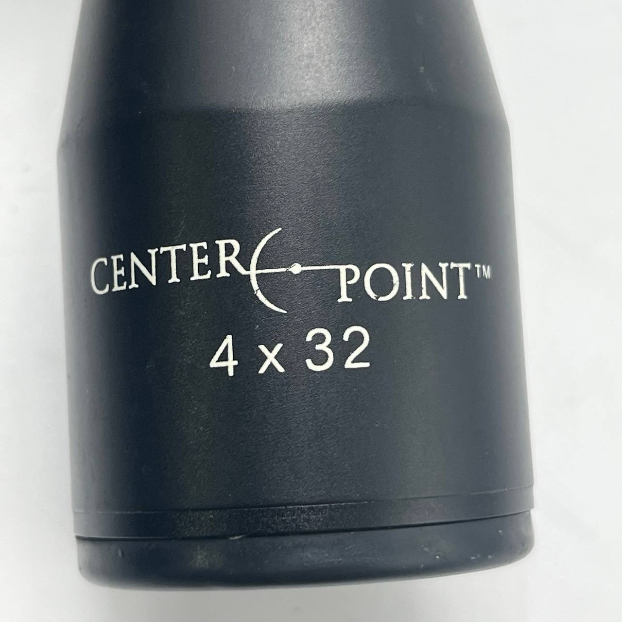 CENTER POINT HUNTING & OUTDOORS 4X32 variable-power riflescope
