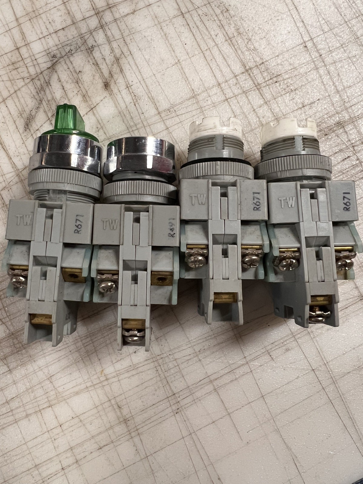 IDEC Selector Switch ASLW39920D-G QTY X4