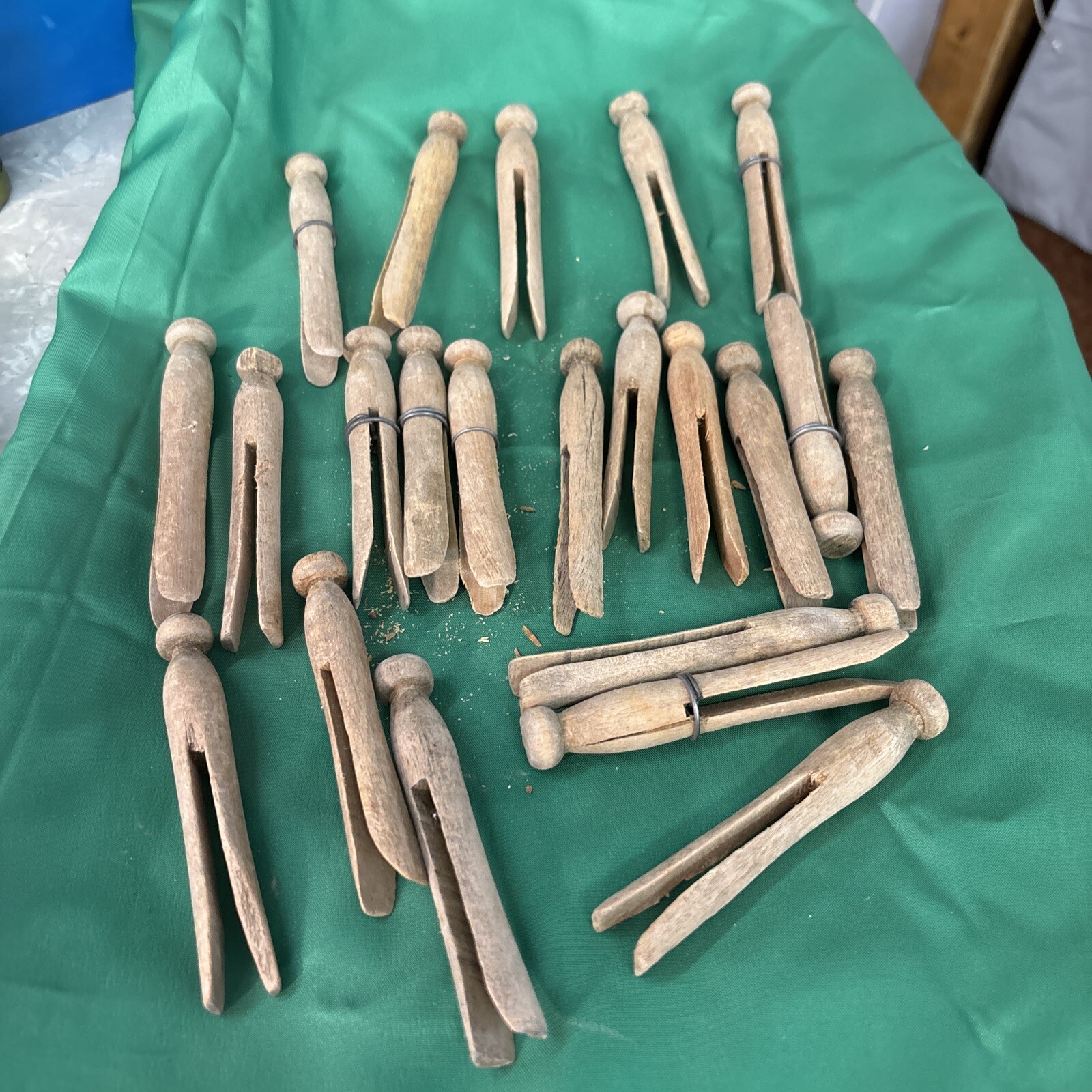 Lot of 22 Vtg Round Wooden Clothes Pins Round Head/Flat Top Weathered Laundry