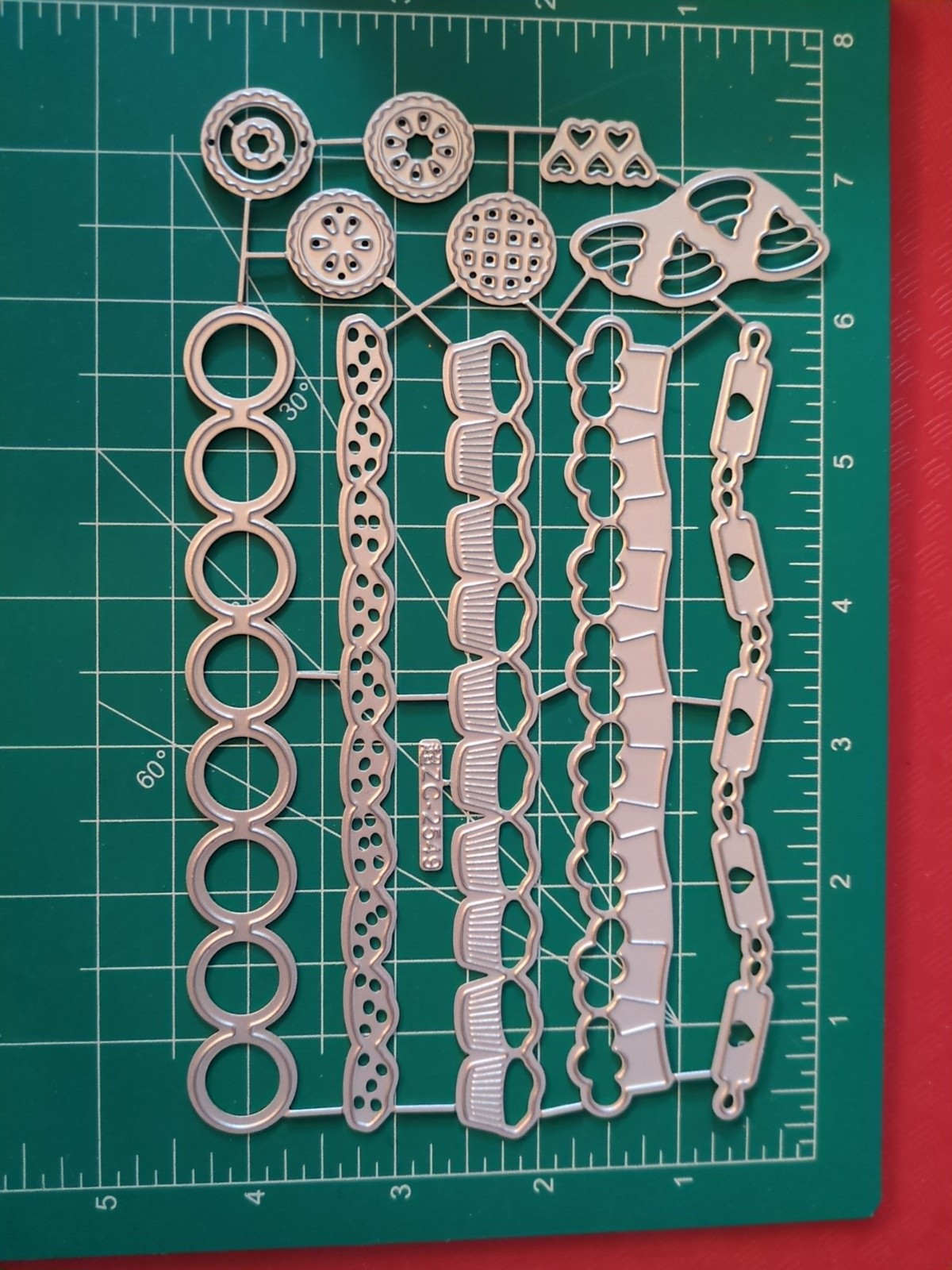 Metal Die Cut Tool 4 Sizzix Border Cucake Heart Chain Cookie Frosting Whip Cream