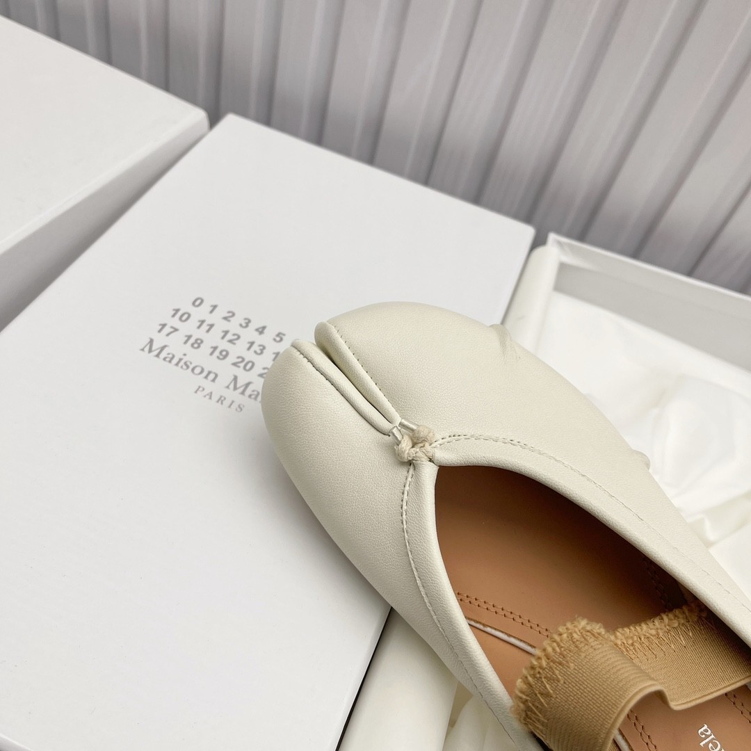 Maison Margiela Highly Popular & Comfortable Split-Toe Shoes — Size 38