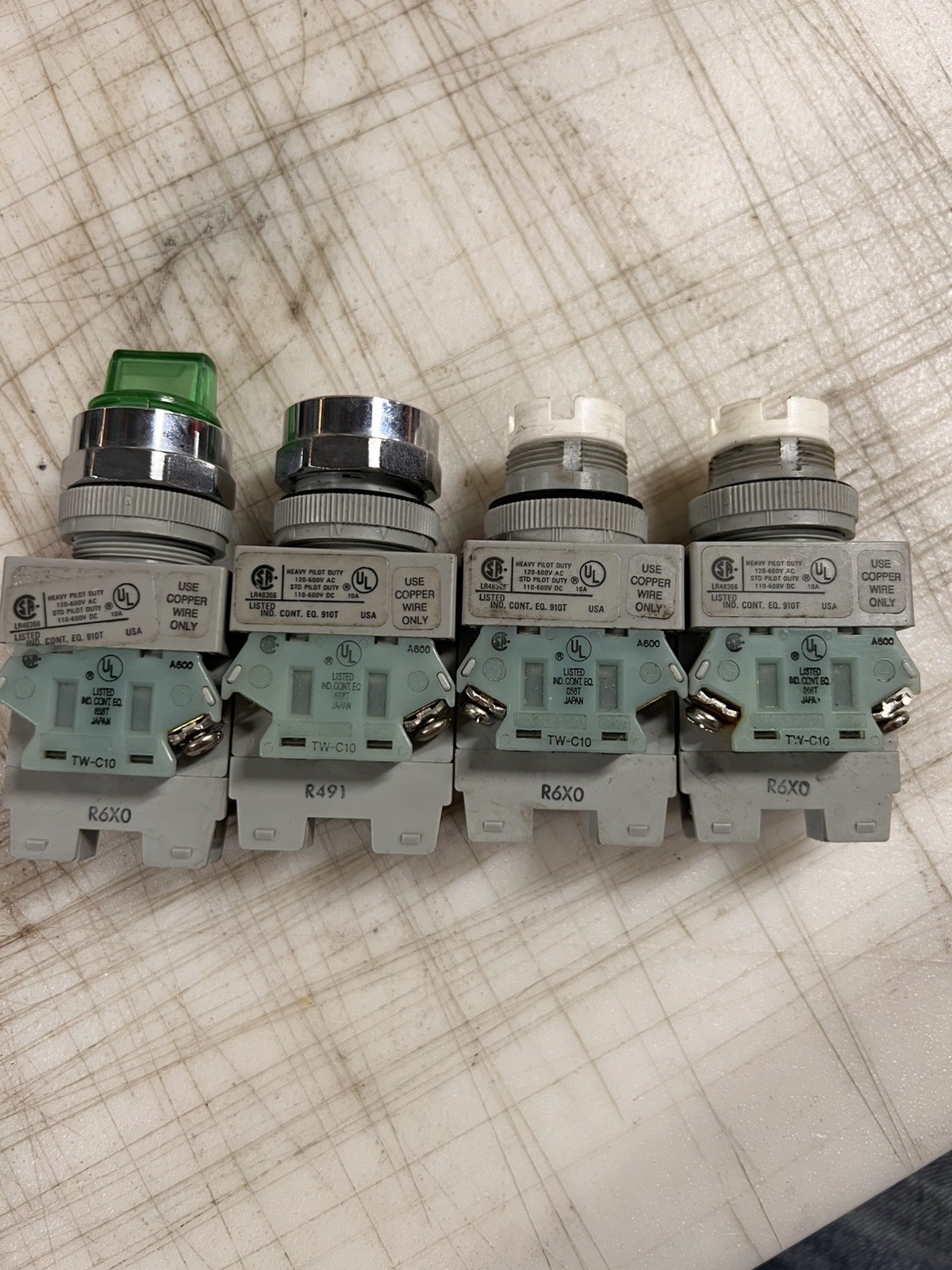 IDEC Selector Switch ASLW39920D-G QTY X4