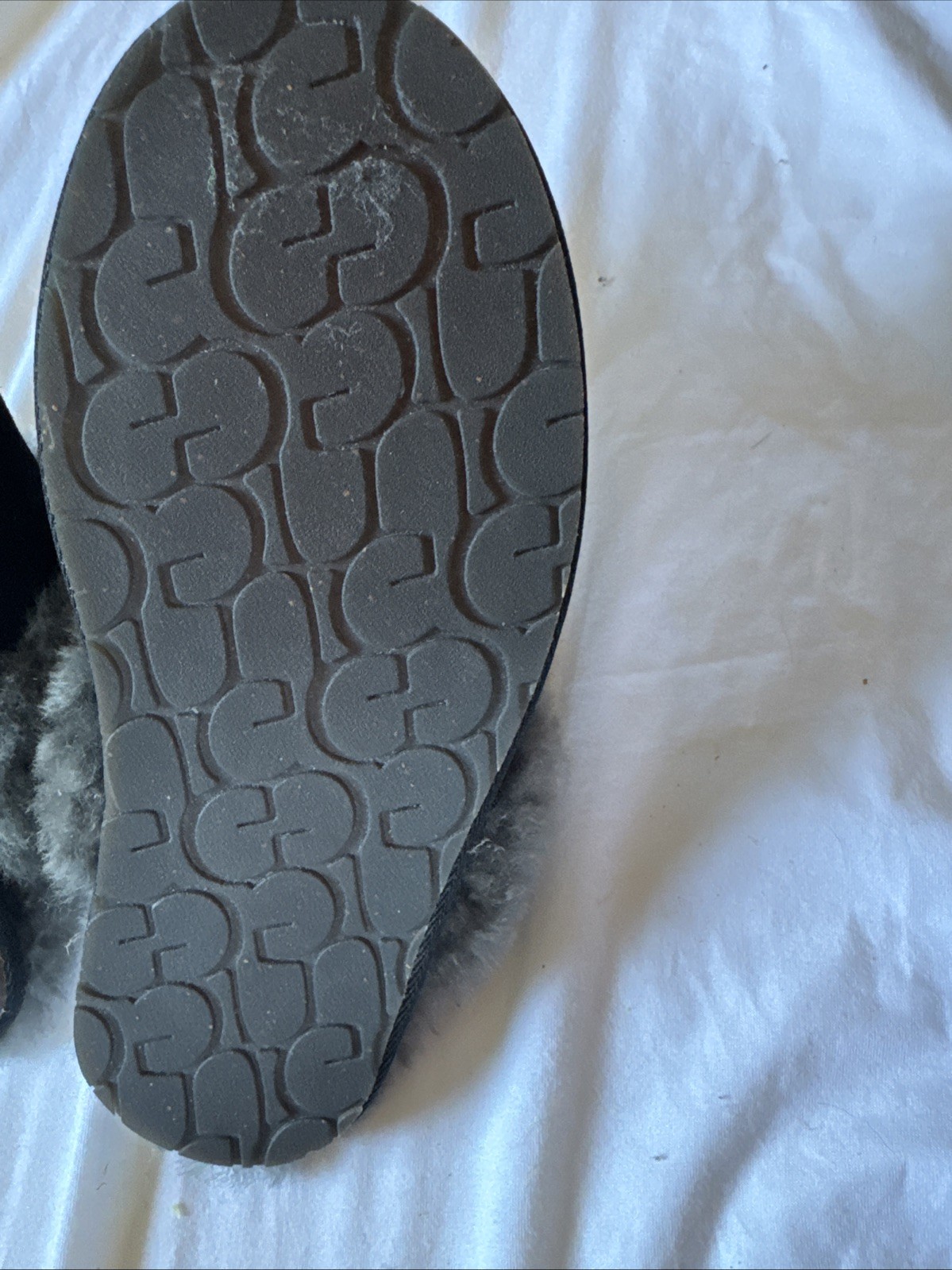 UGG Classic Slipper II