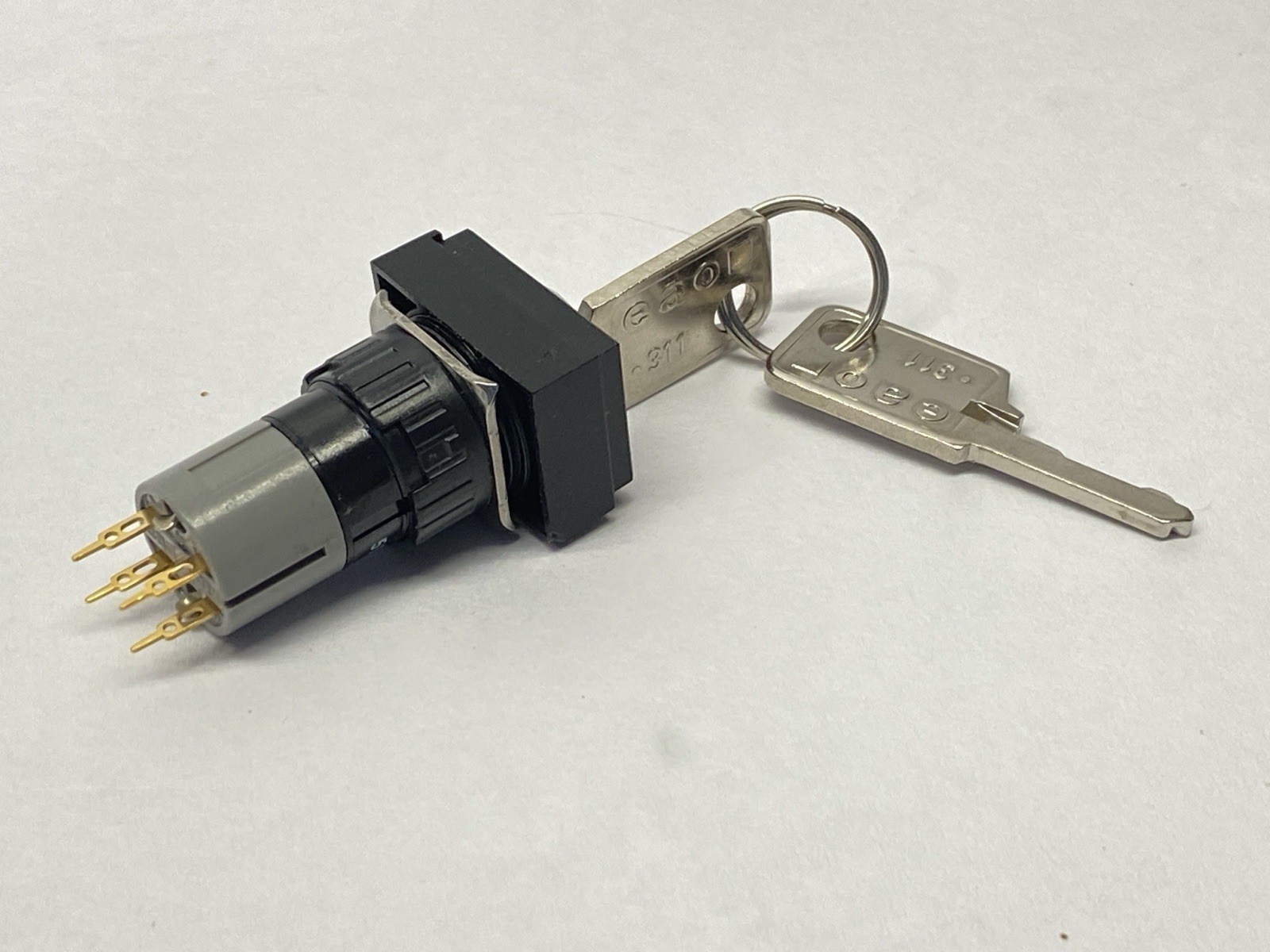 Eaon 51-428.036D Keyed Switch Spring Return 2-Position 100mA 42V