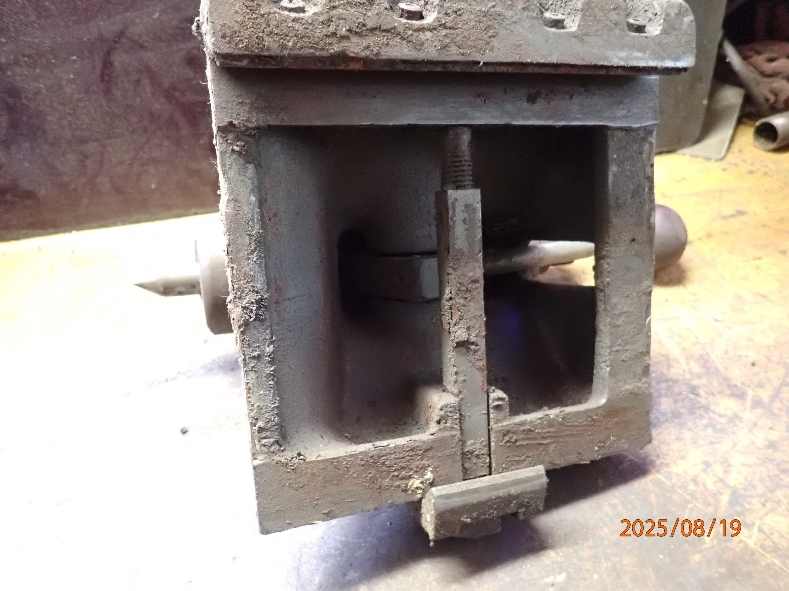OLDER BENCH CENTER OR GRINDER GRINDING TAILSTOCK ASSEMBLY