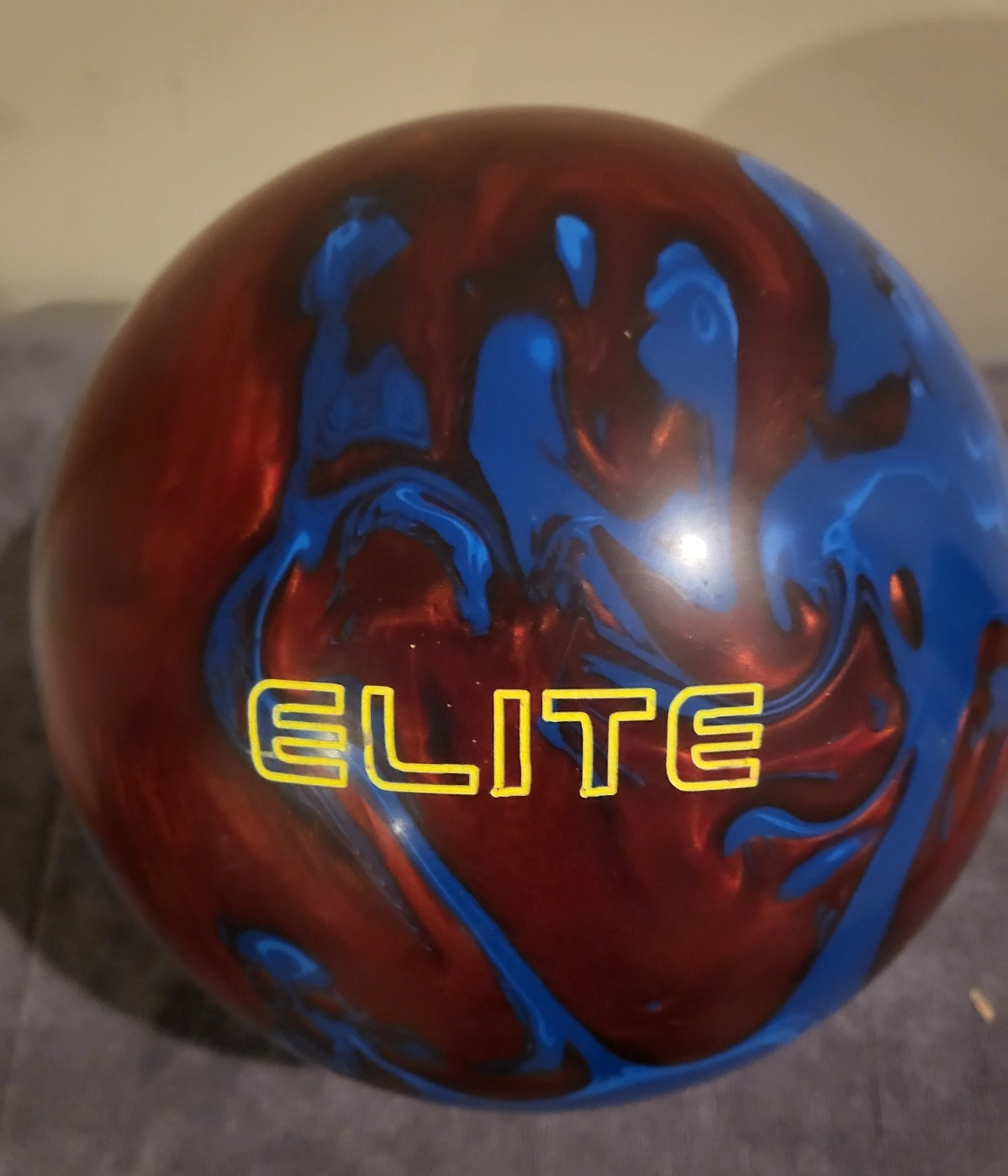 Brand New "UNDRILLED RARE" 15LB. Elite Shark Bowling Ball (Red & Blue Color)