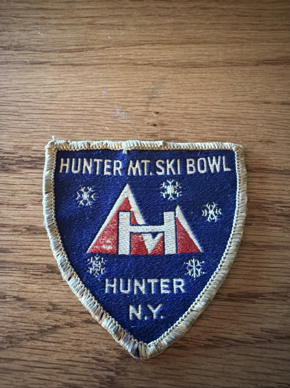 Vintage HUNTER MOUNTAIN SKI BOWL , New York Patch, Early White Back