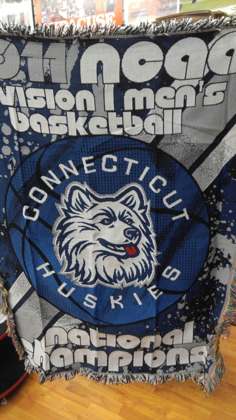 New Northwest Connecticut Huskies Large Tapestry Throw Blanket 48" X 60"