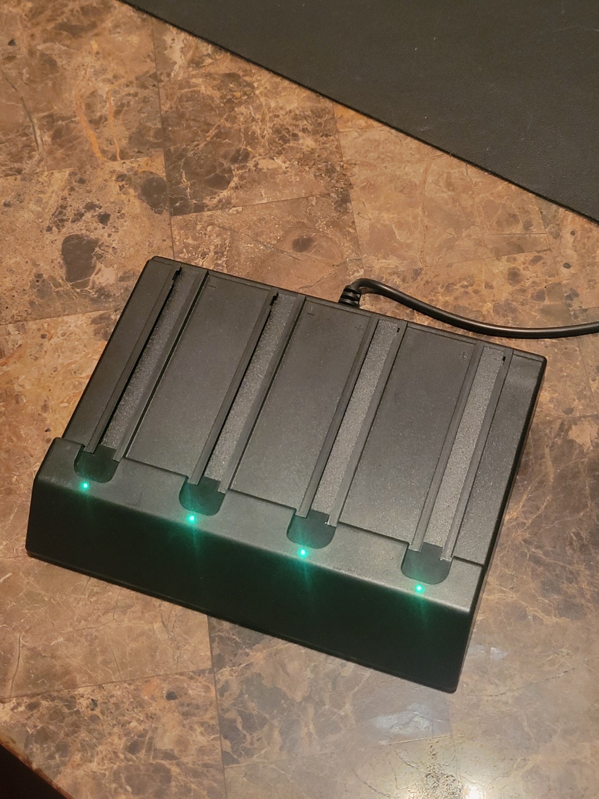 switch Controller charging dock, Only Two Pairs Of The Controllers