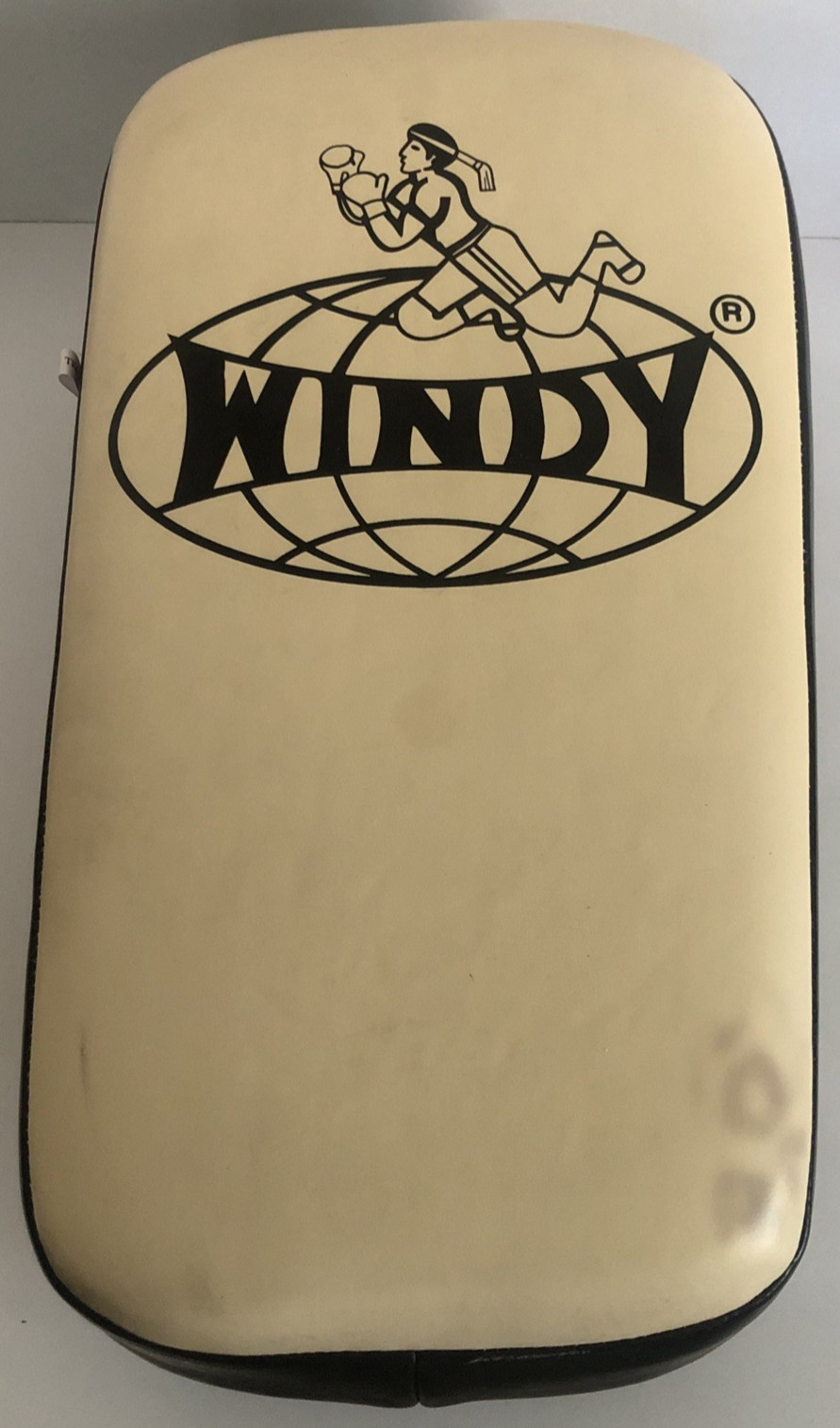 WINDY Pro Fightgear Muay Thai WPAD-9 Genuine Leather 16”x8”x4” Pad