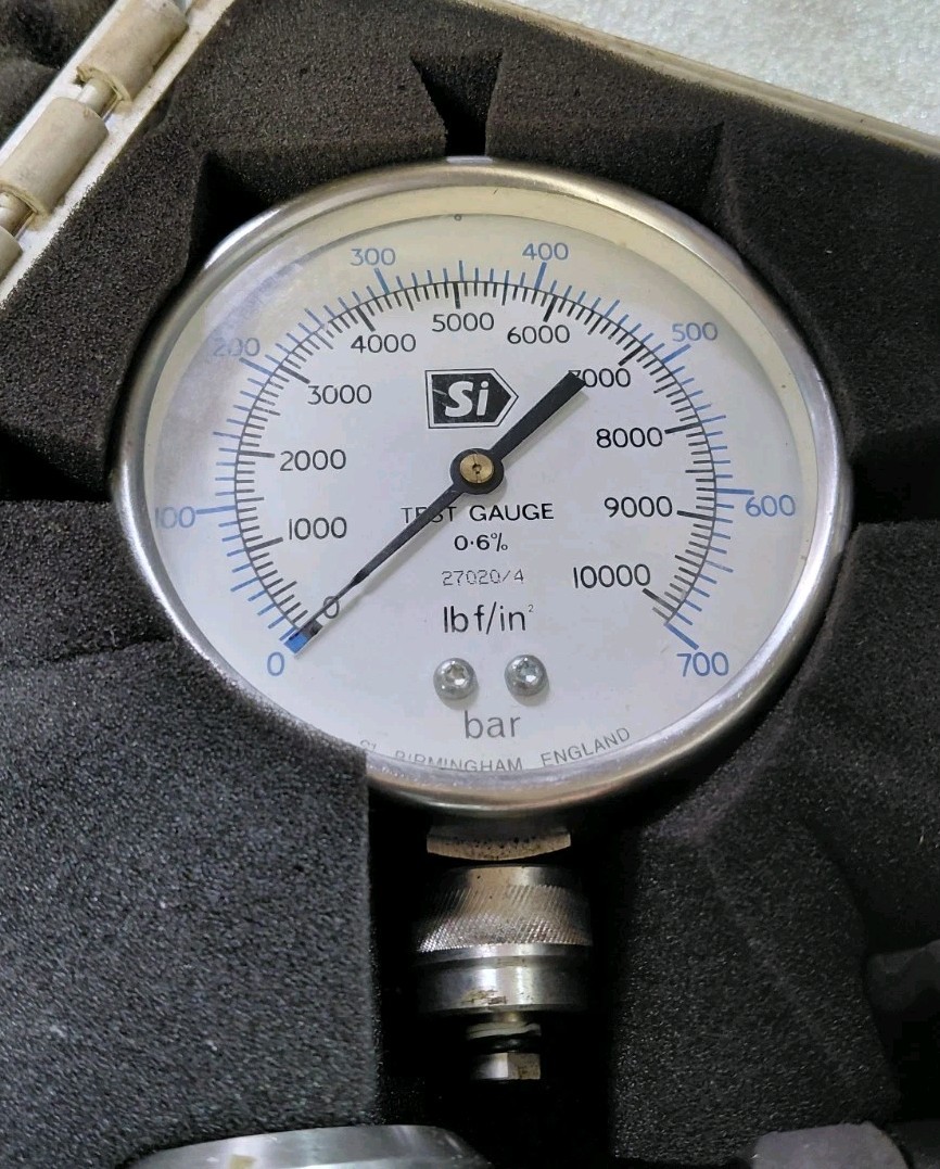 SI HTP1 PRECISION HANDHELD PUMPS FOR PRESSURE AND VACUUM CALIBRATION 0-700 BAR